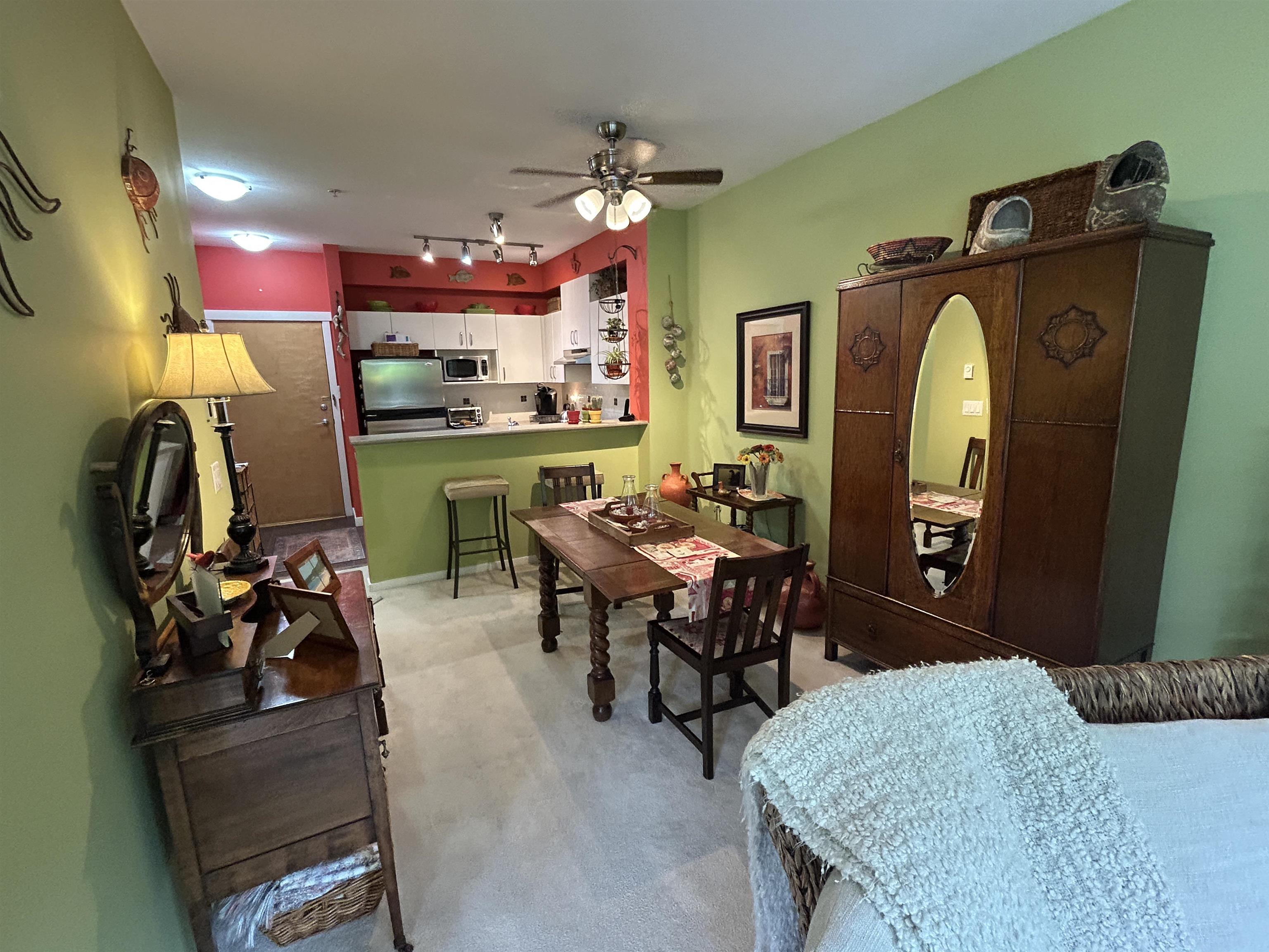 121 801 KLAHANIE DRIVE Unit: 121
