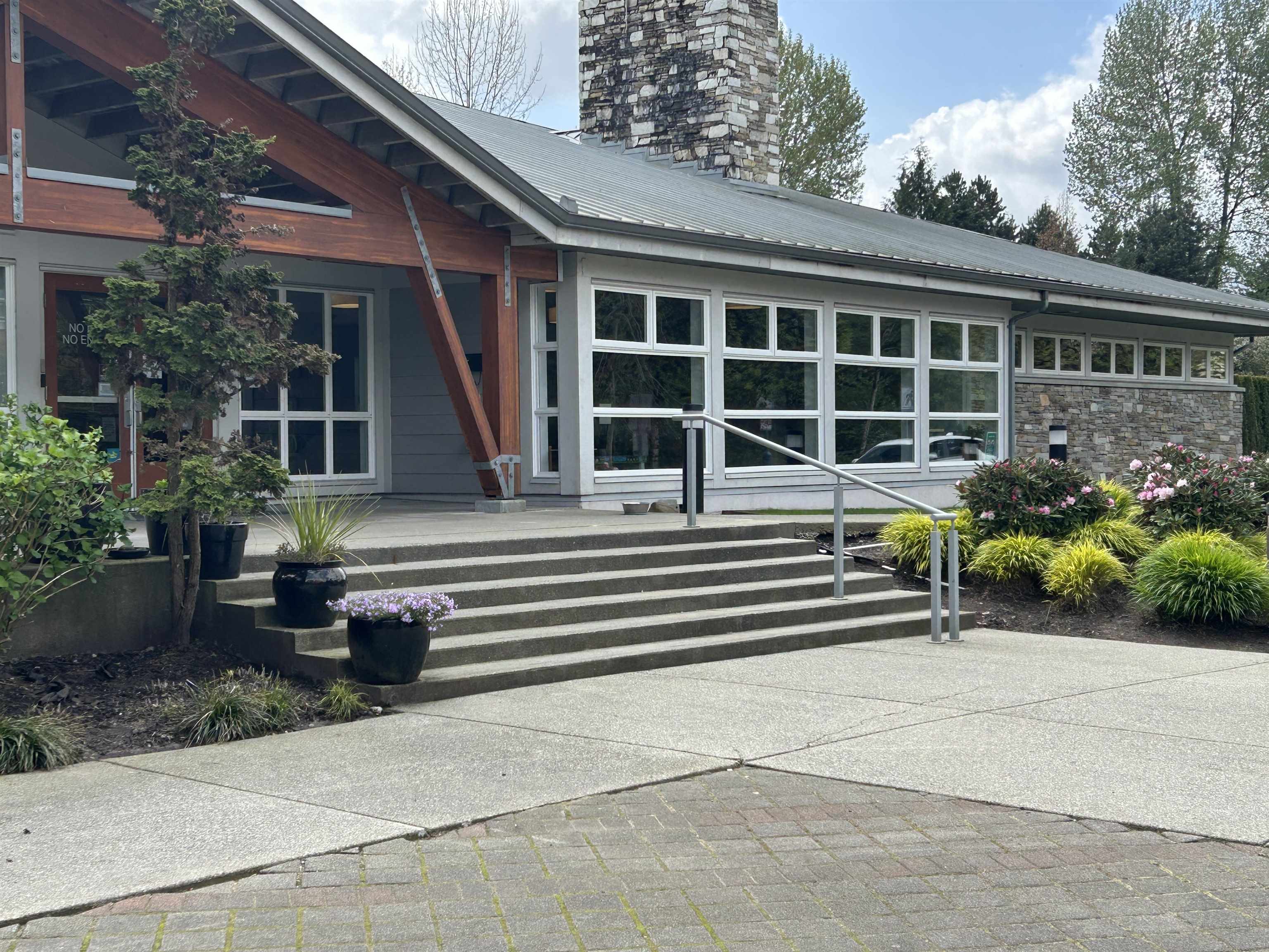 121 801 KLAHANIE DRIVE Unit: 121