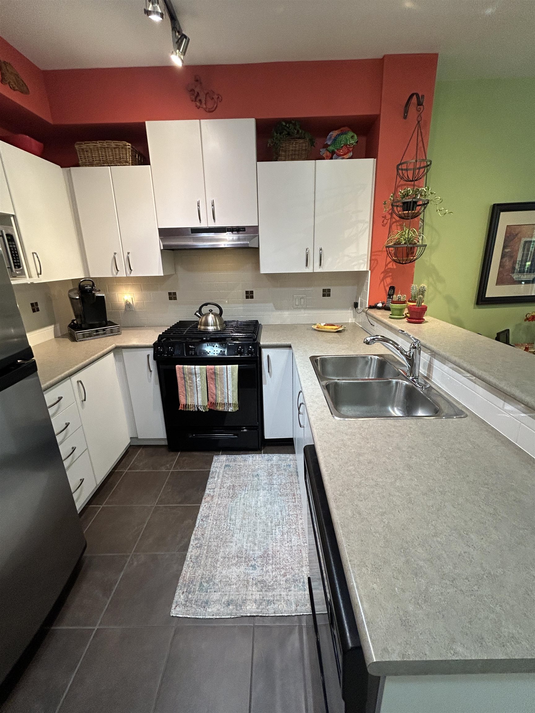 121 801 KLAHANIE DRIVE Unit: 121