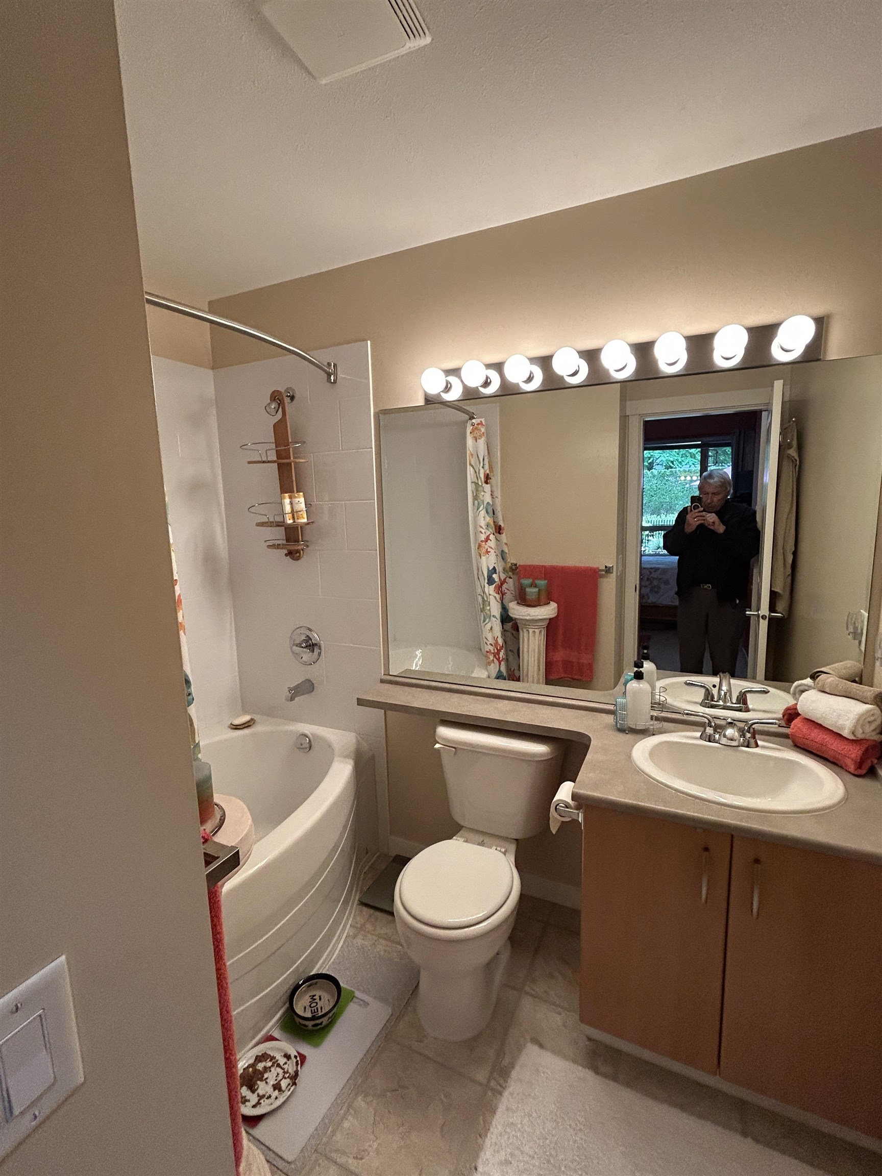 121 801 KLAHANIE DRIVE Unit: 121