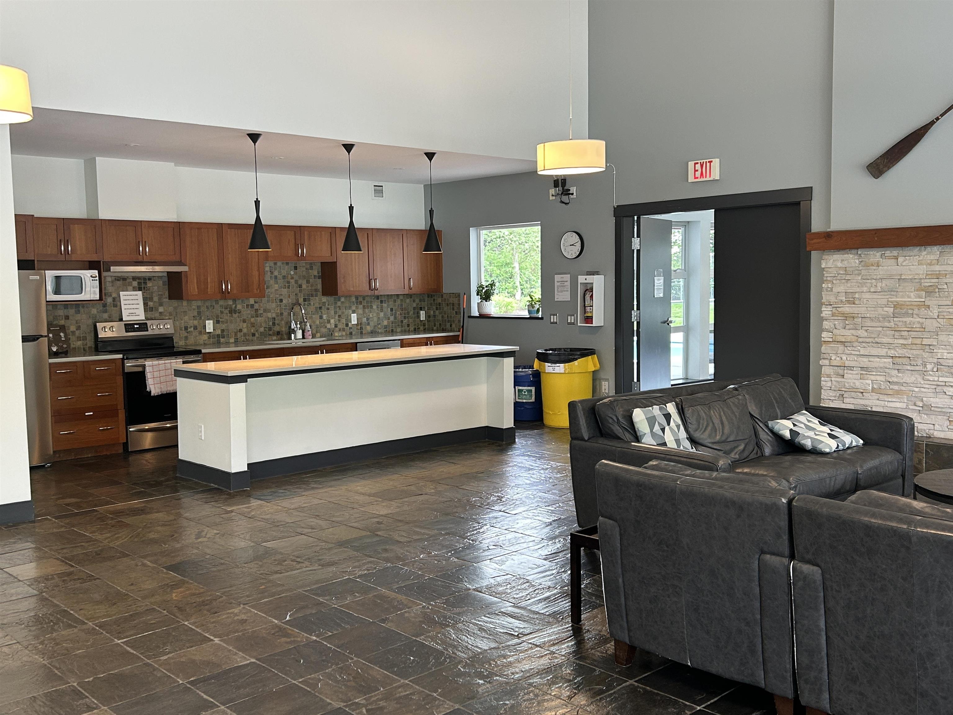 121 801 KLAHANIE DRIVE Unit: 121