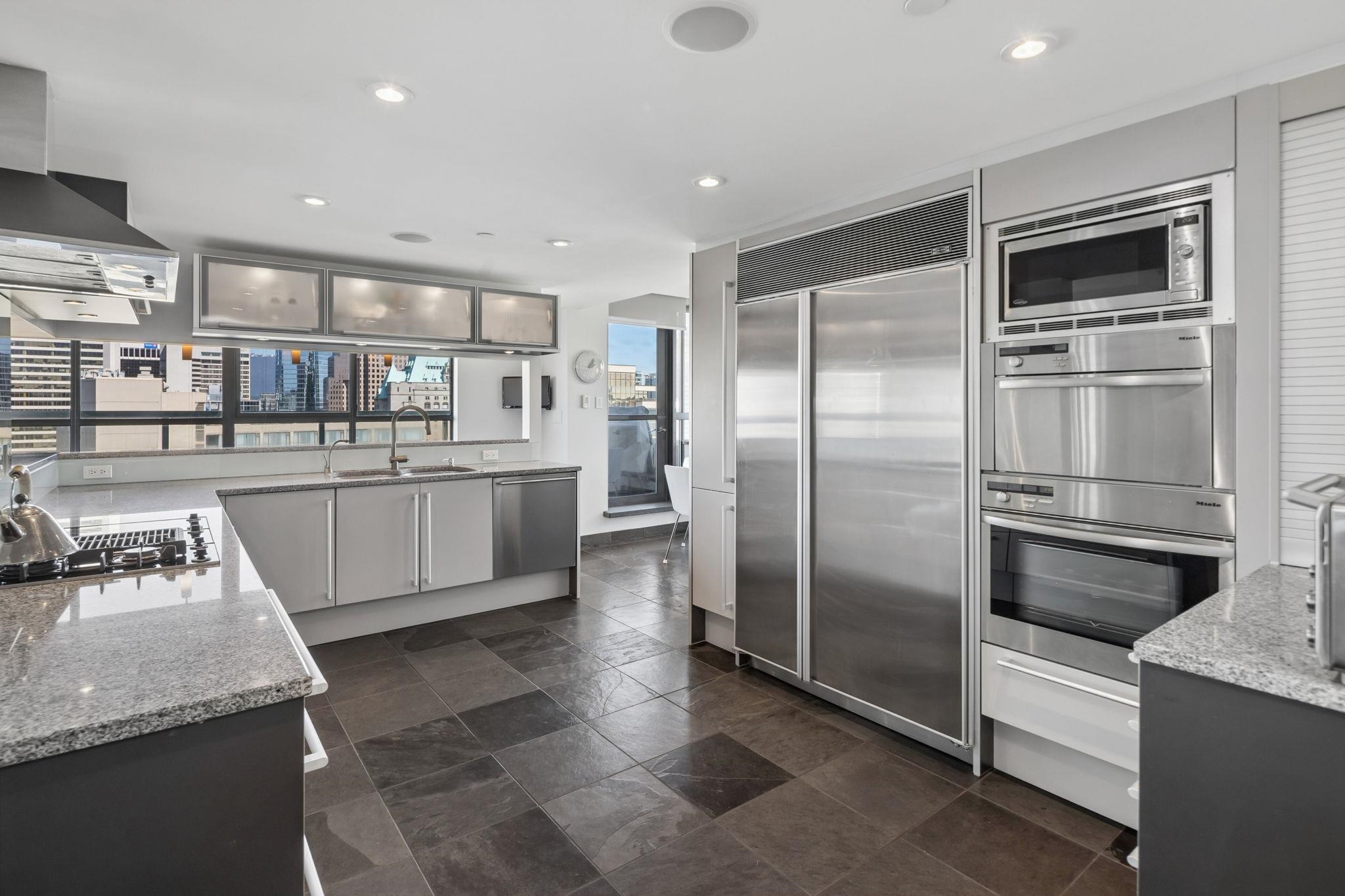 2301 909 BURRARD STREET Unit: 2301