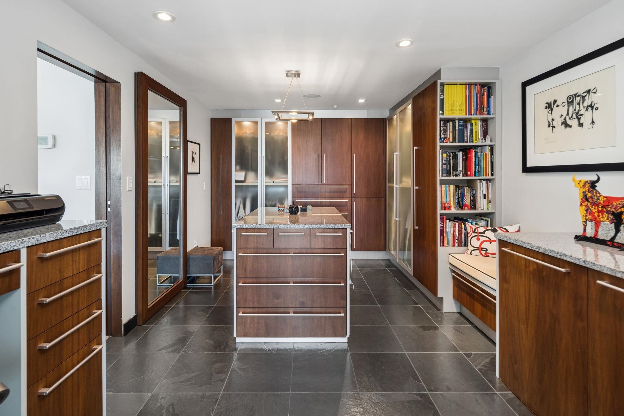 2301 909 BURRARD STREET Unit: 2301