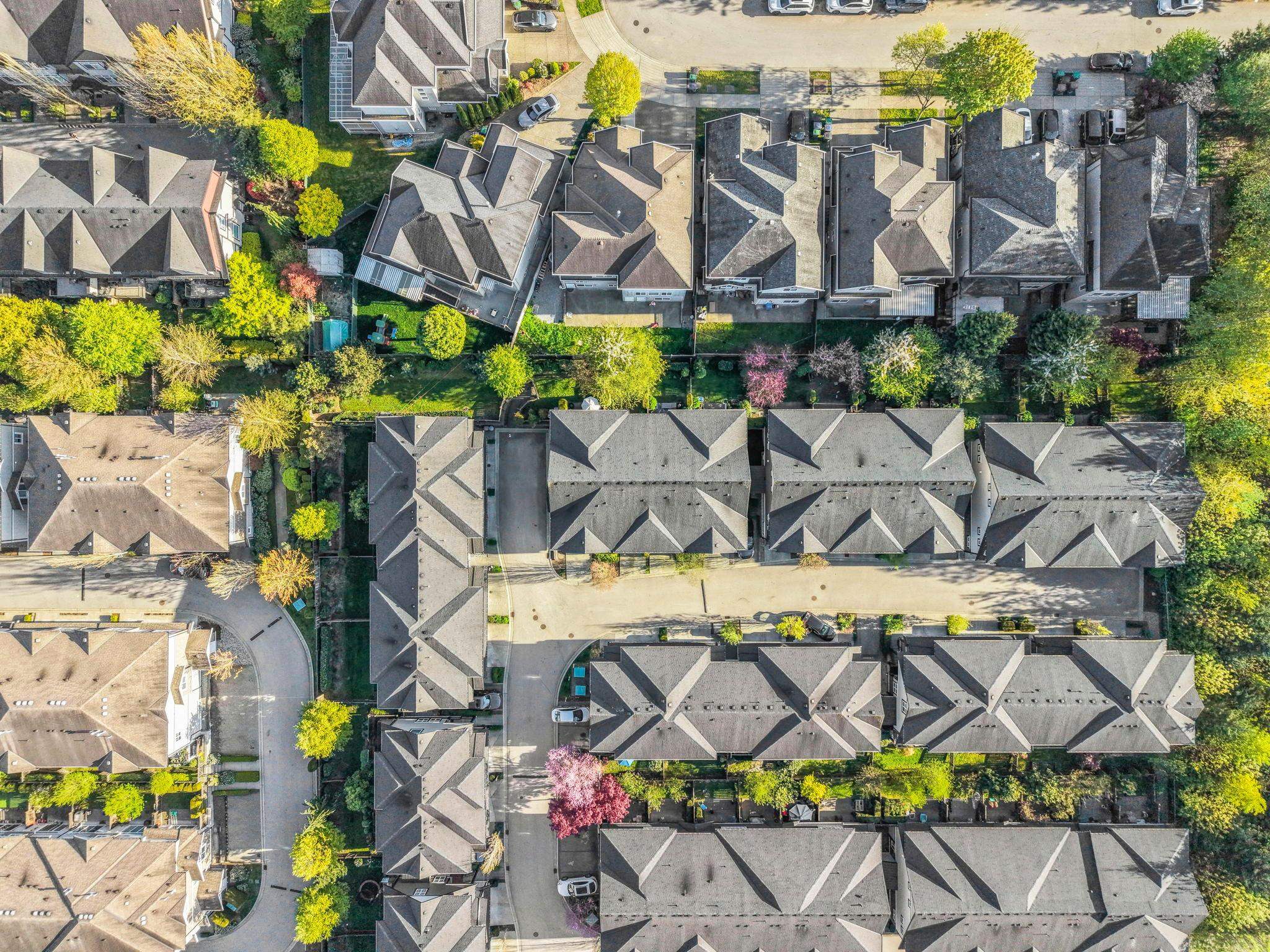 64 6350 142 STREET Unit: 64
