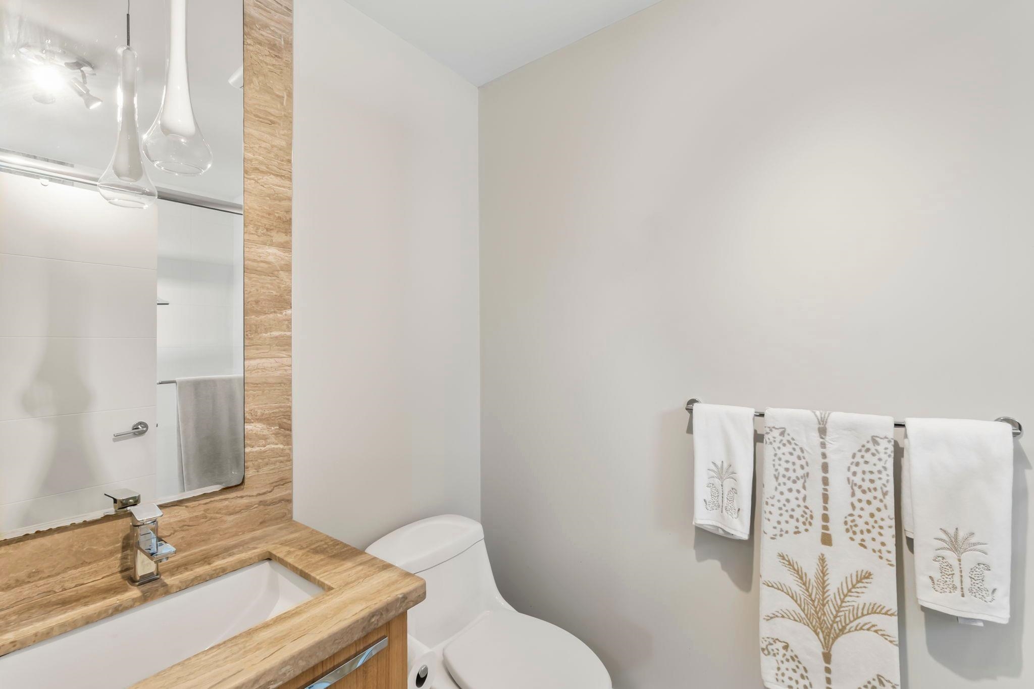 64 6350 142 STREET Unit: 64