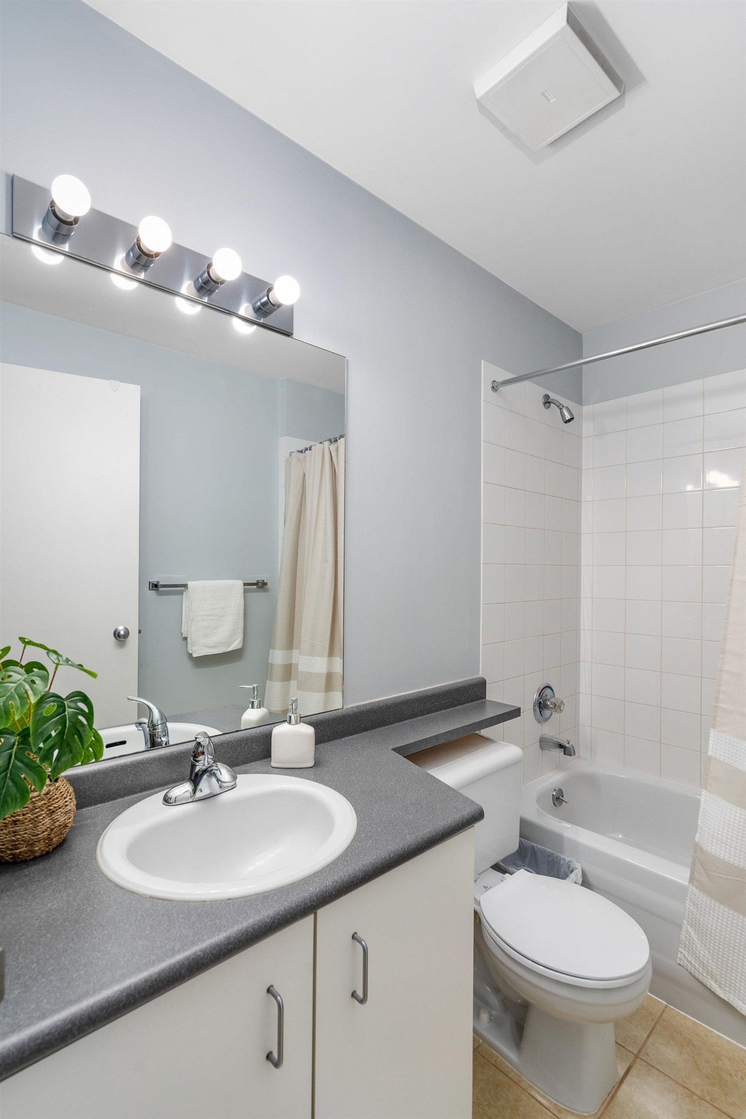 306 350 E 2ND AVENUE Unit: 306