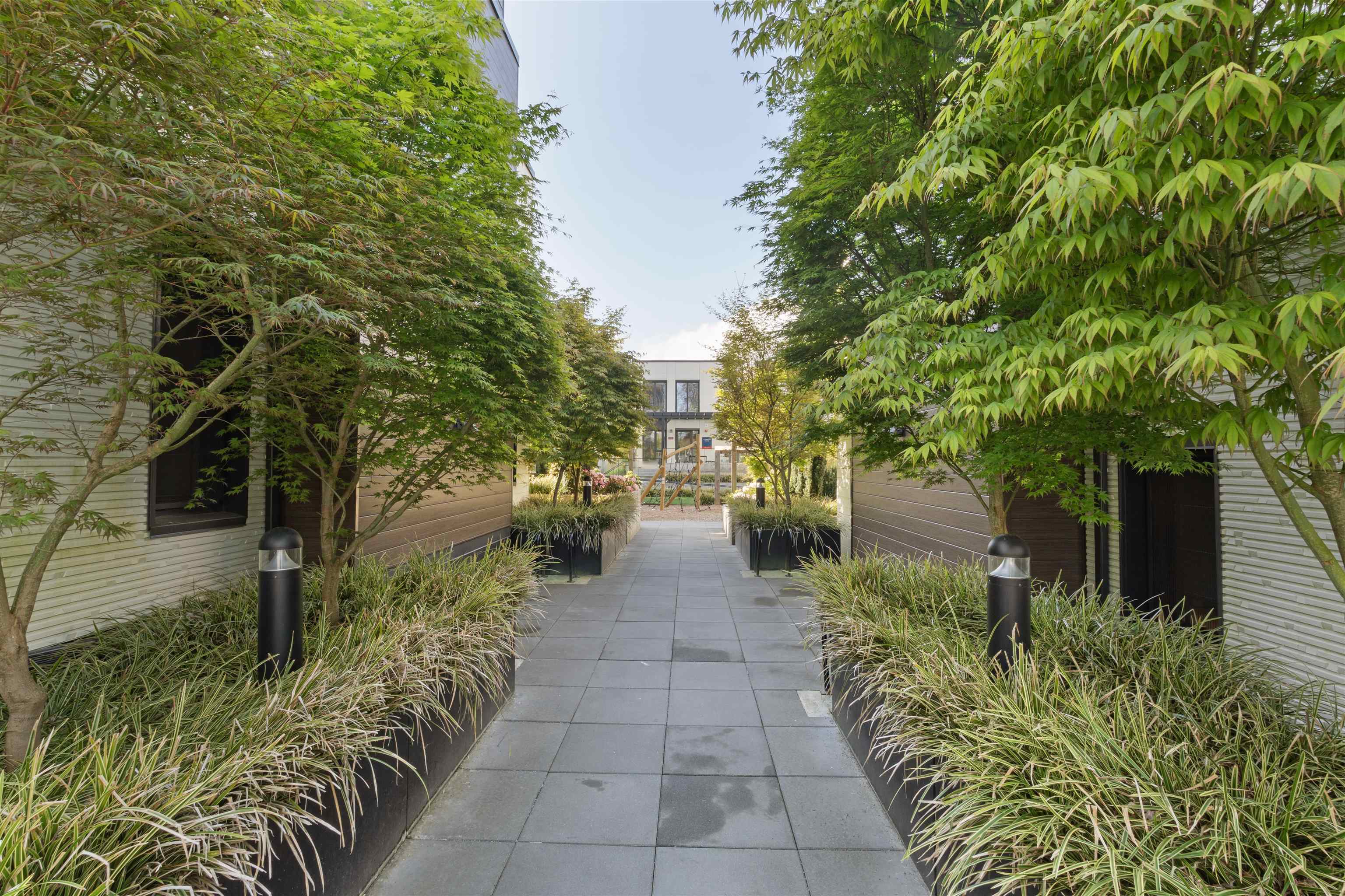 209 606 FOSTER AVENUE Unit: 209
