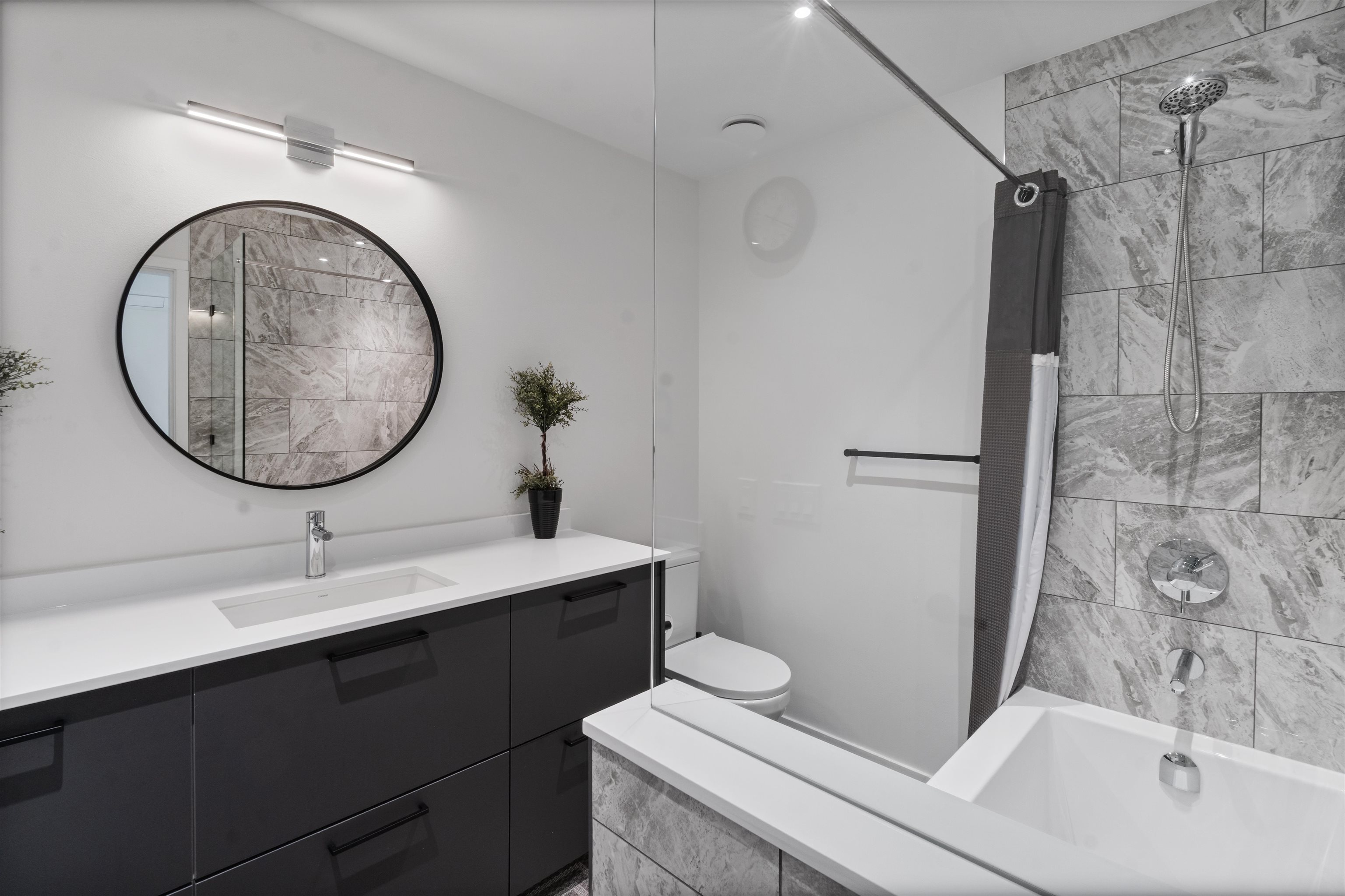 209 606 FOSTER AVENUE Unit: 209