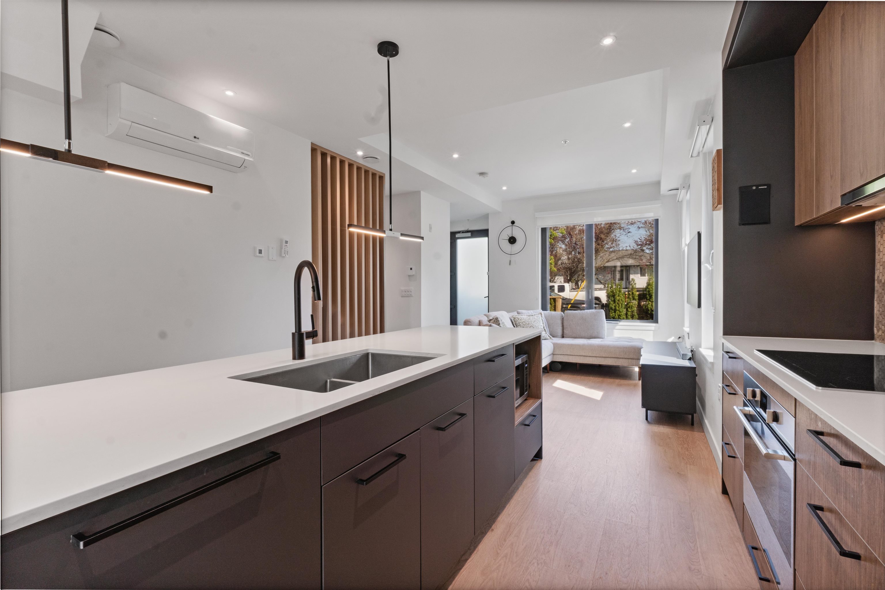 209 606 FOSTER AVENUE Unit: 209