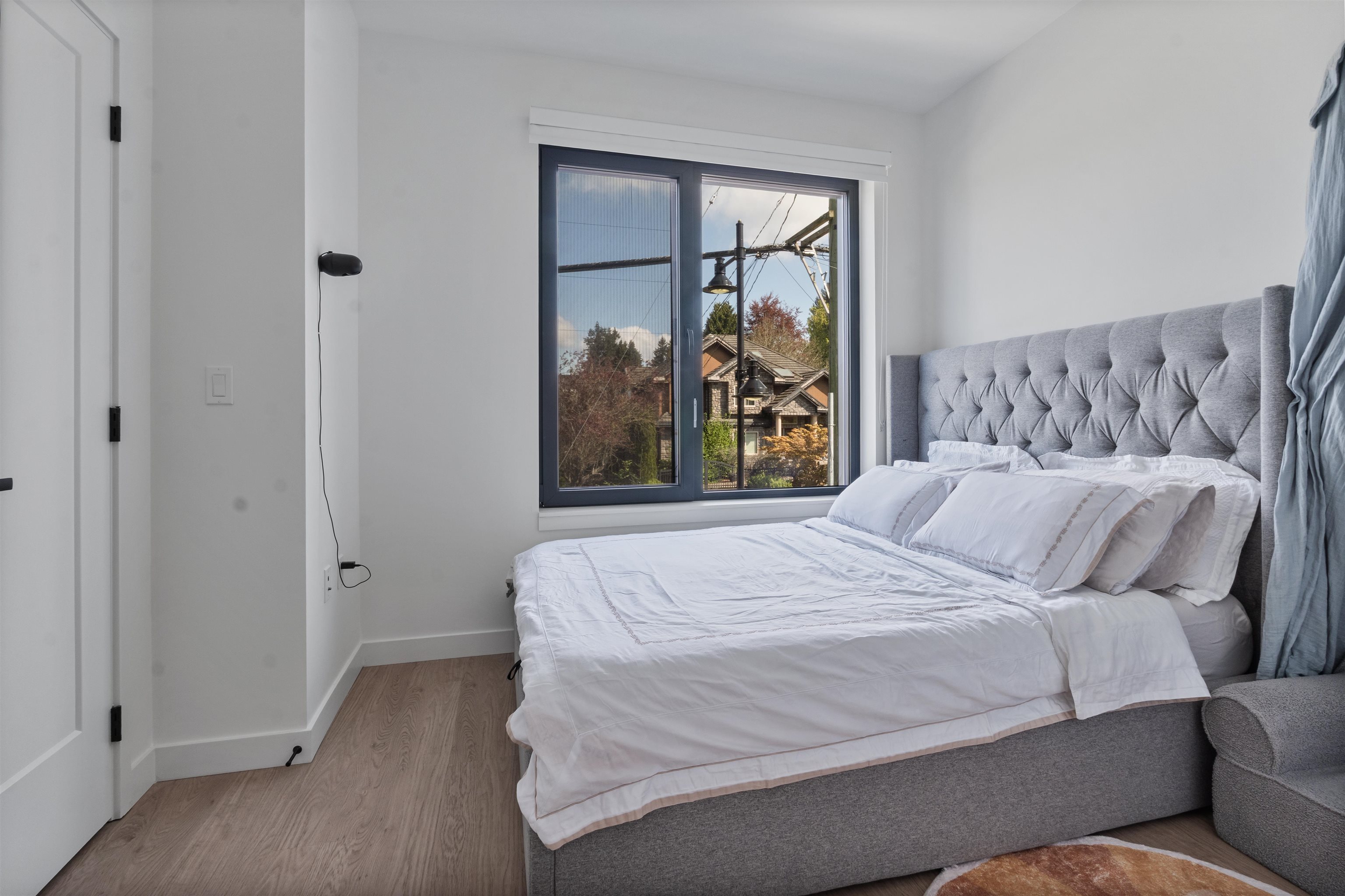 209 606 FOSTER AVENUE Unit: 209