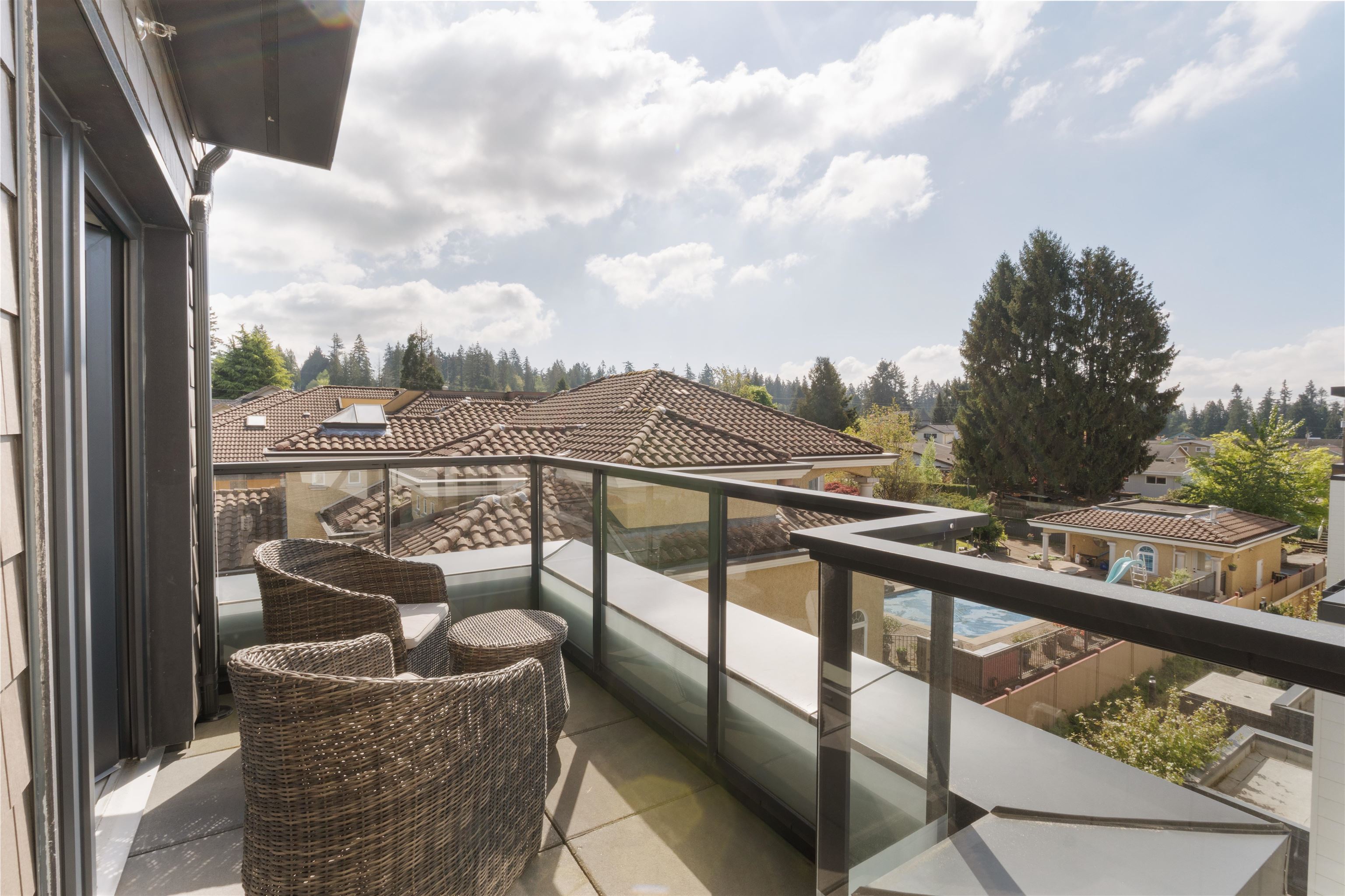 209 606 FOSTER AVENUE Unit: 209
