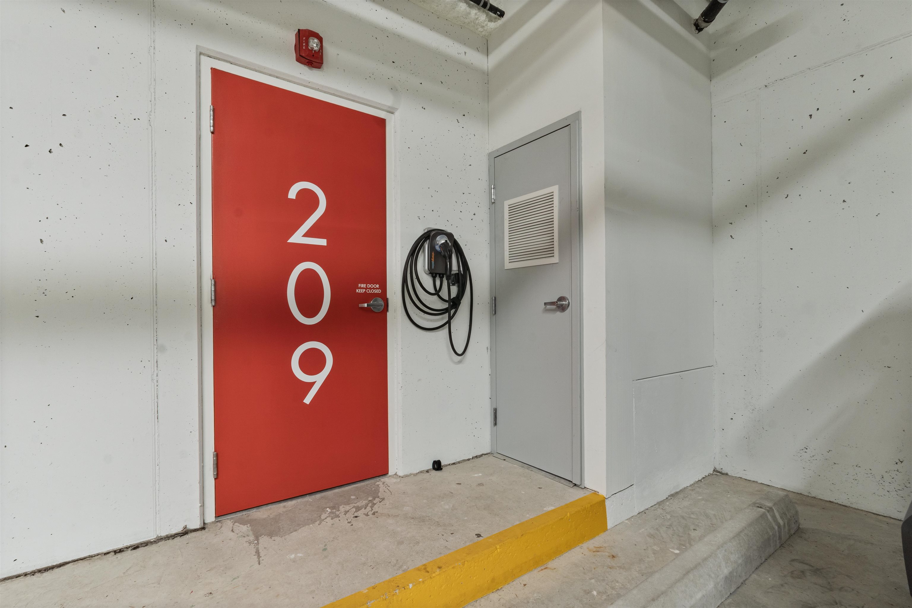 209 606 FOSTER AVENUE Unit: 209