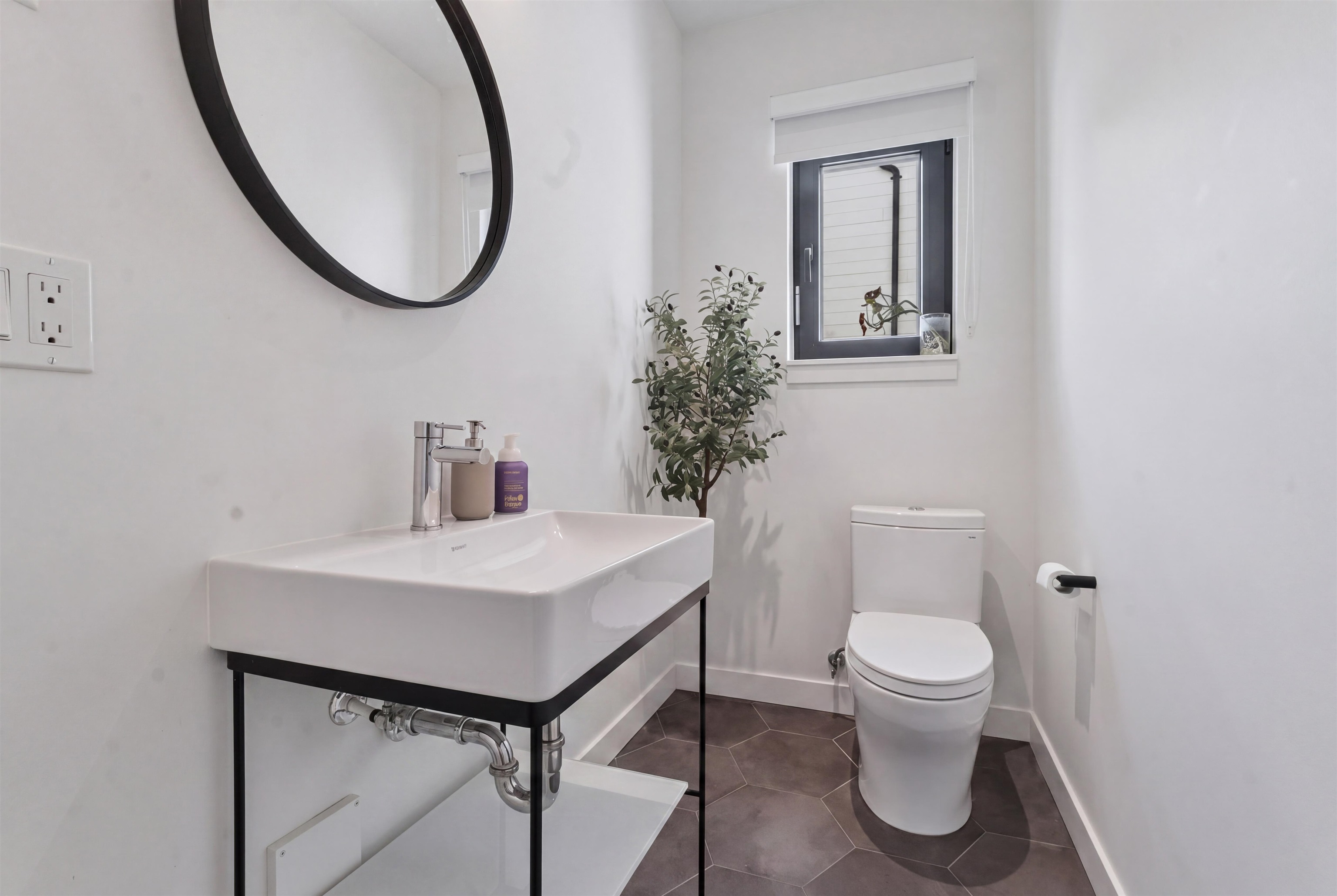 209 606 FOSTER AVENUE Unit: 209