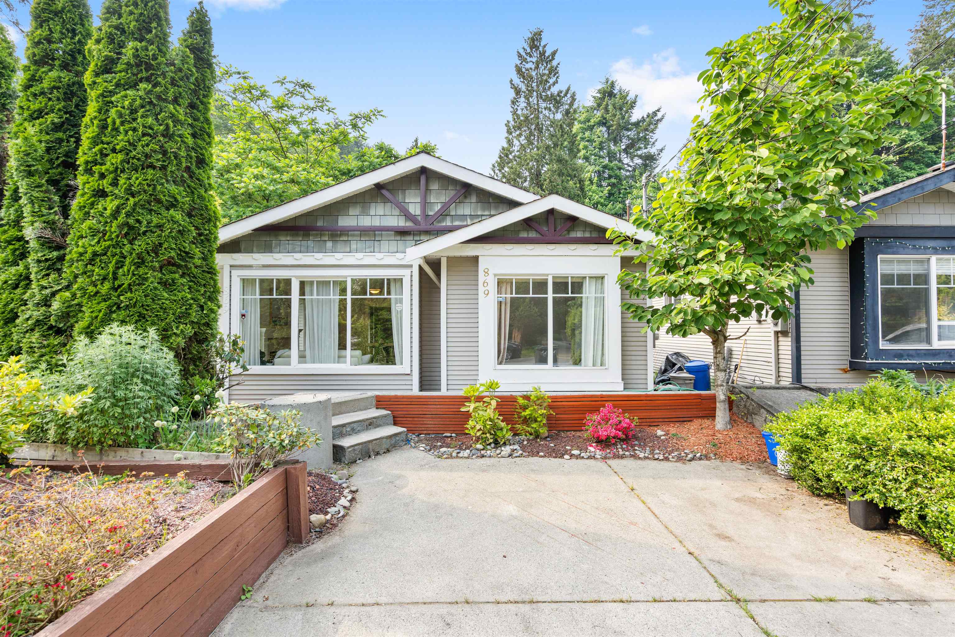 869 SEYMOUR BOULEVARD