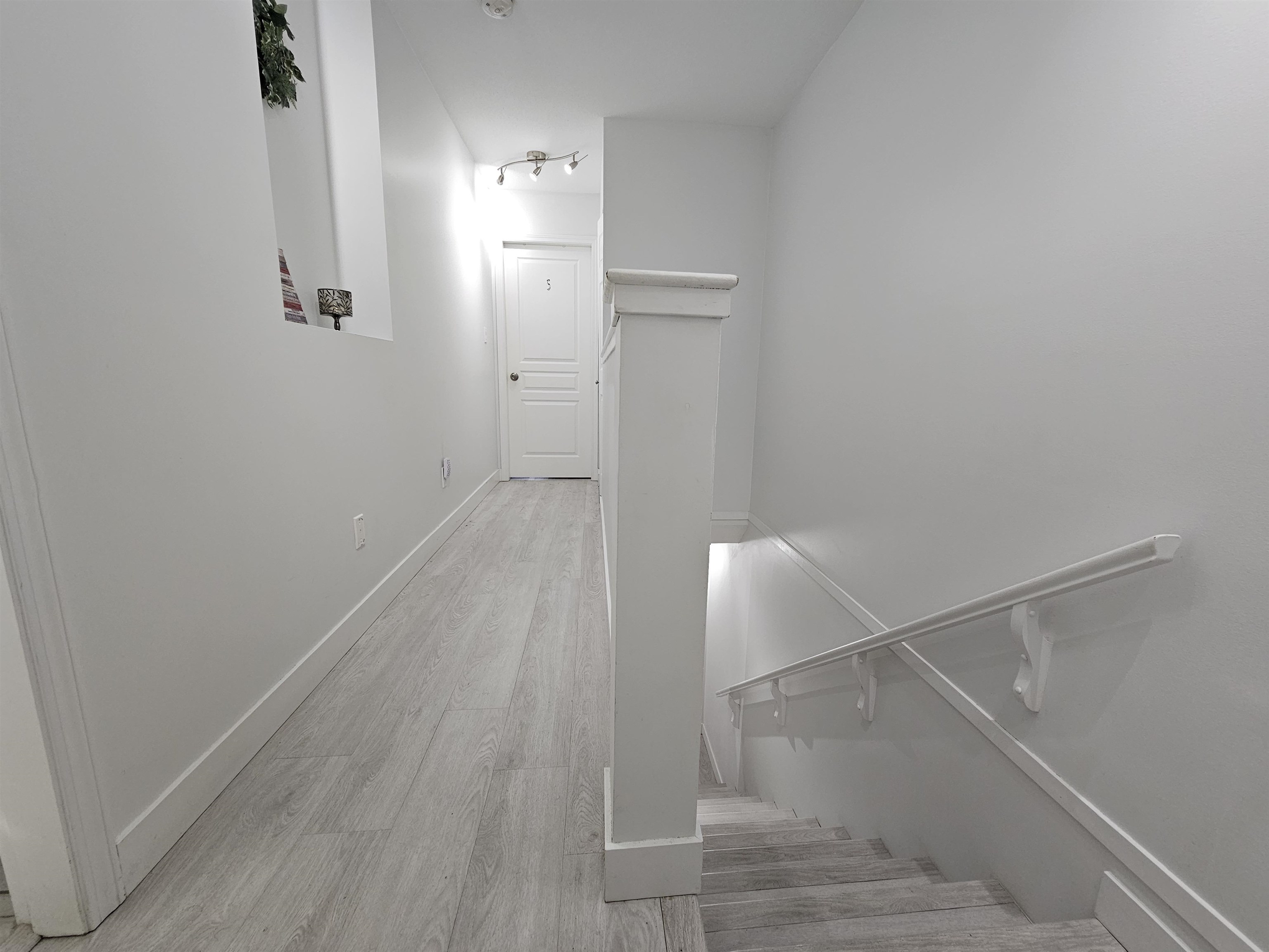 33 9559 130A STREET Unit: 33