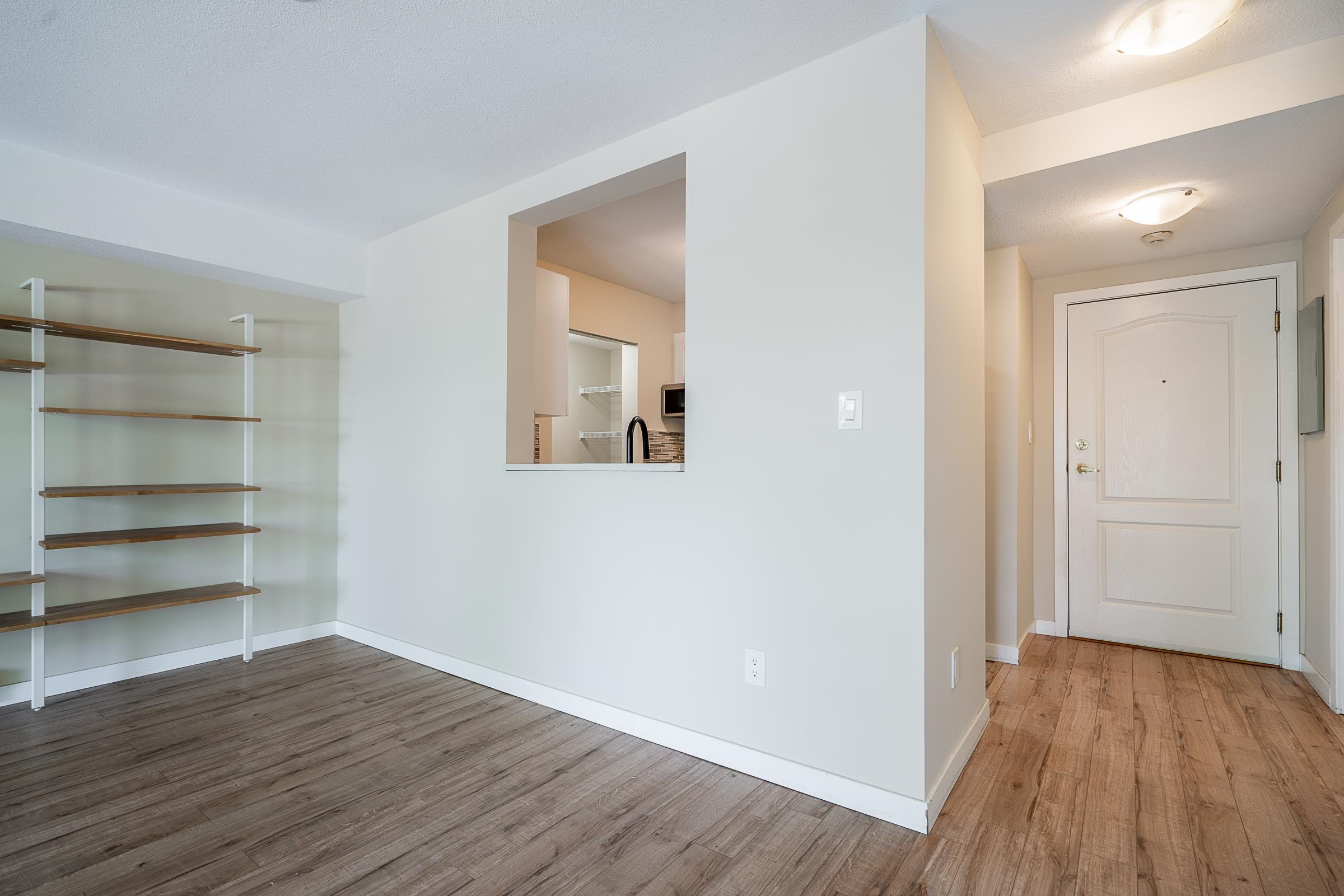 204 3183 ESMOND AVENUE Unit: 204