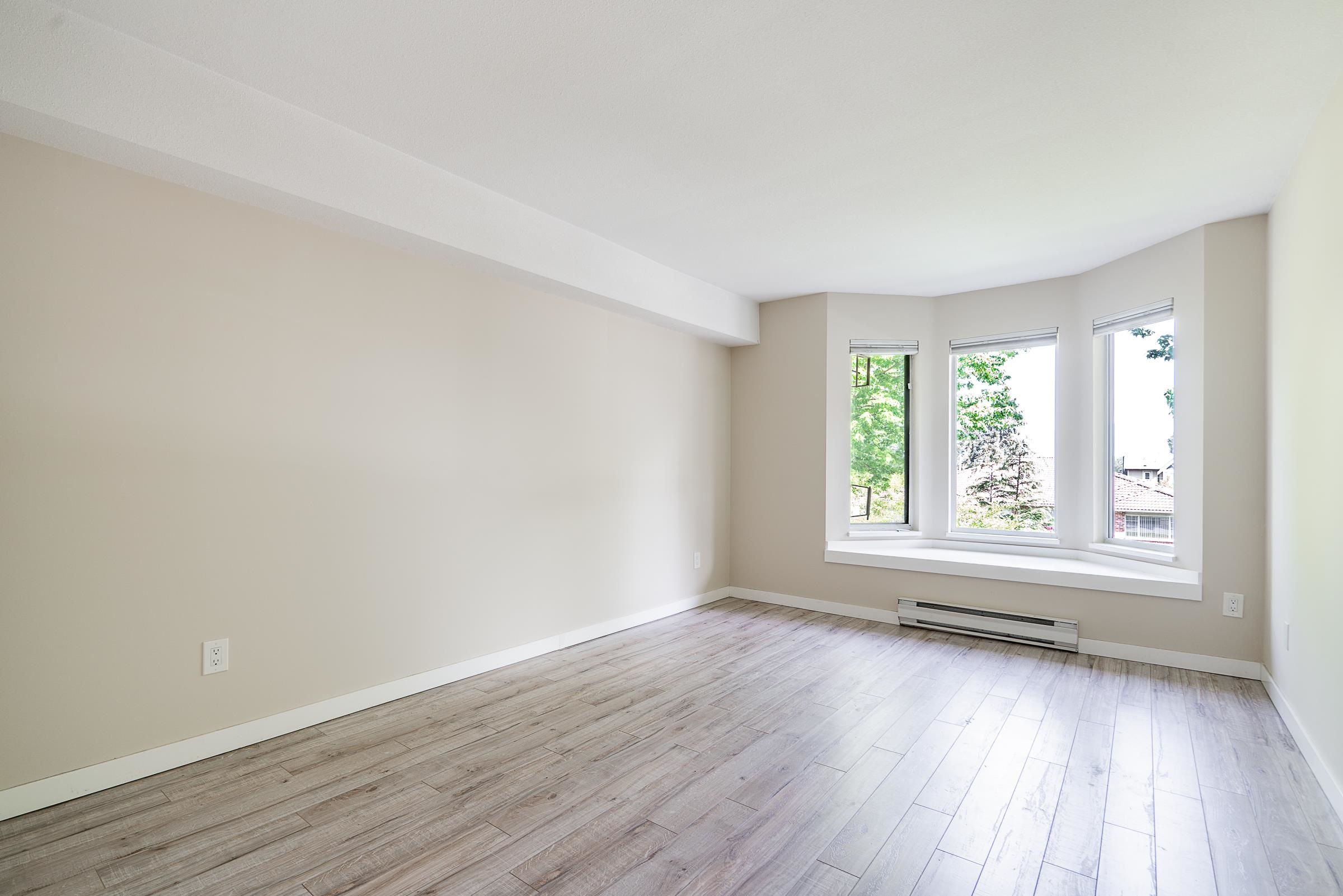 204 3183 ESMOND AVENUE Unit: 204