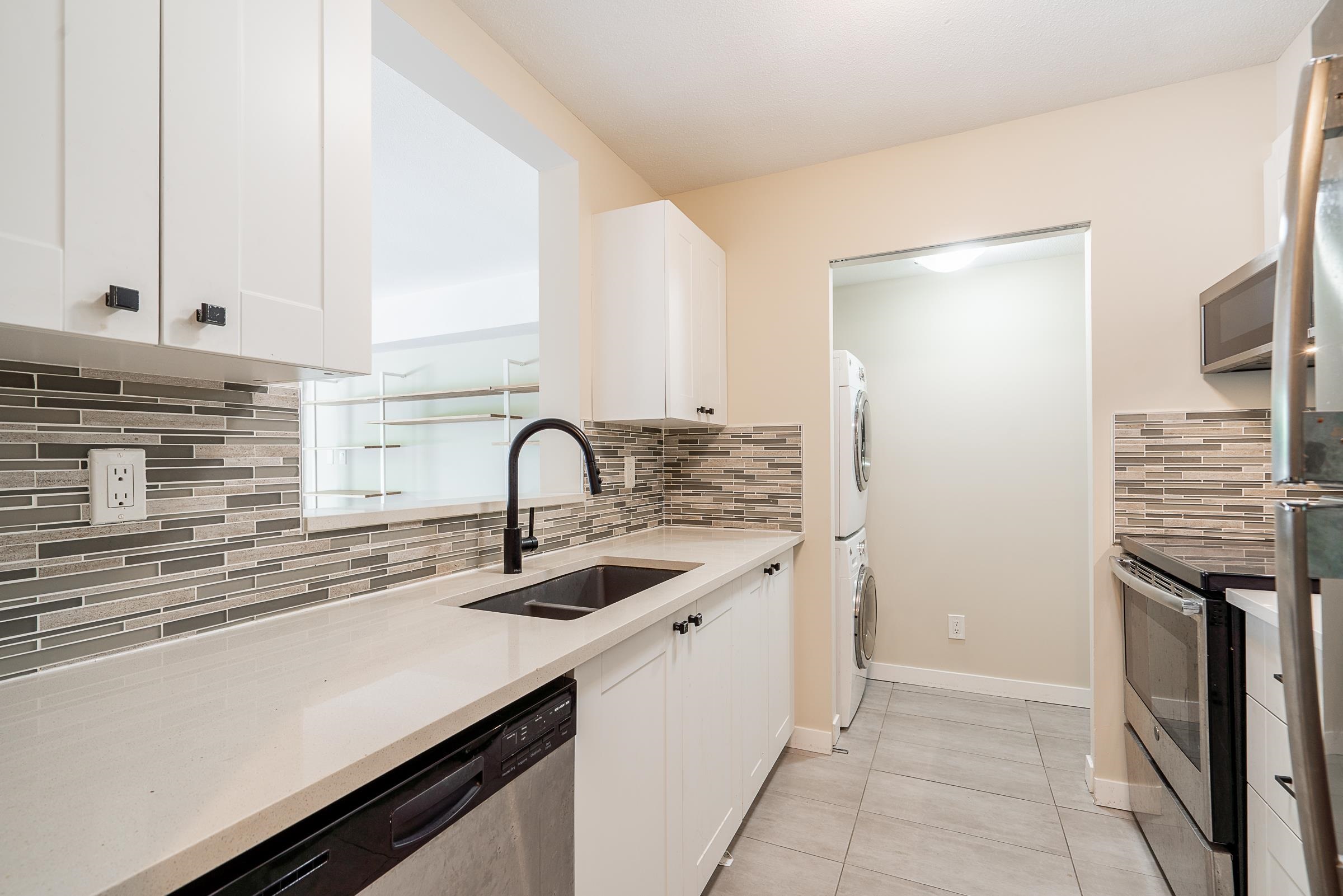 204 3183 ESMOND AVENUE Unit: 204