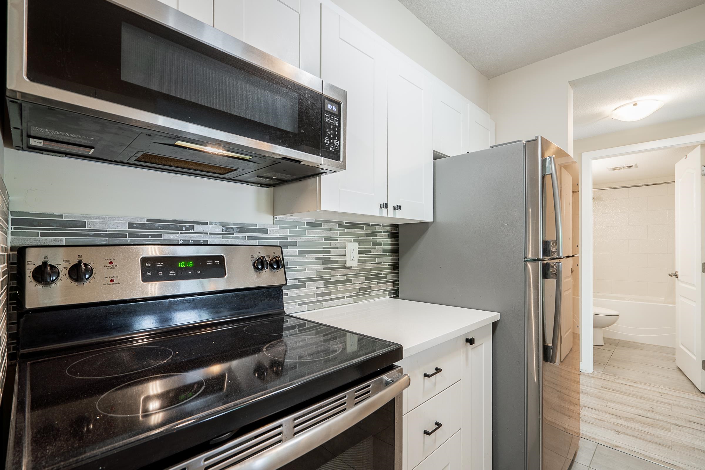 204 3183 ESMOND AVENUE Unit: 204