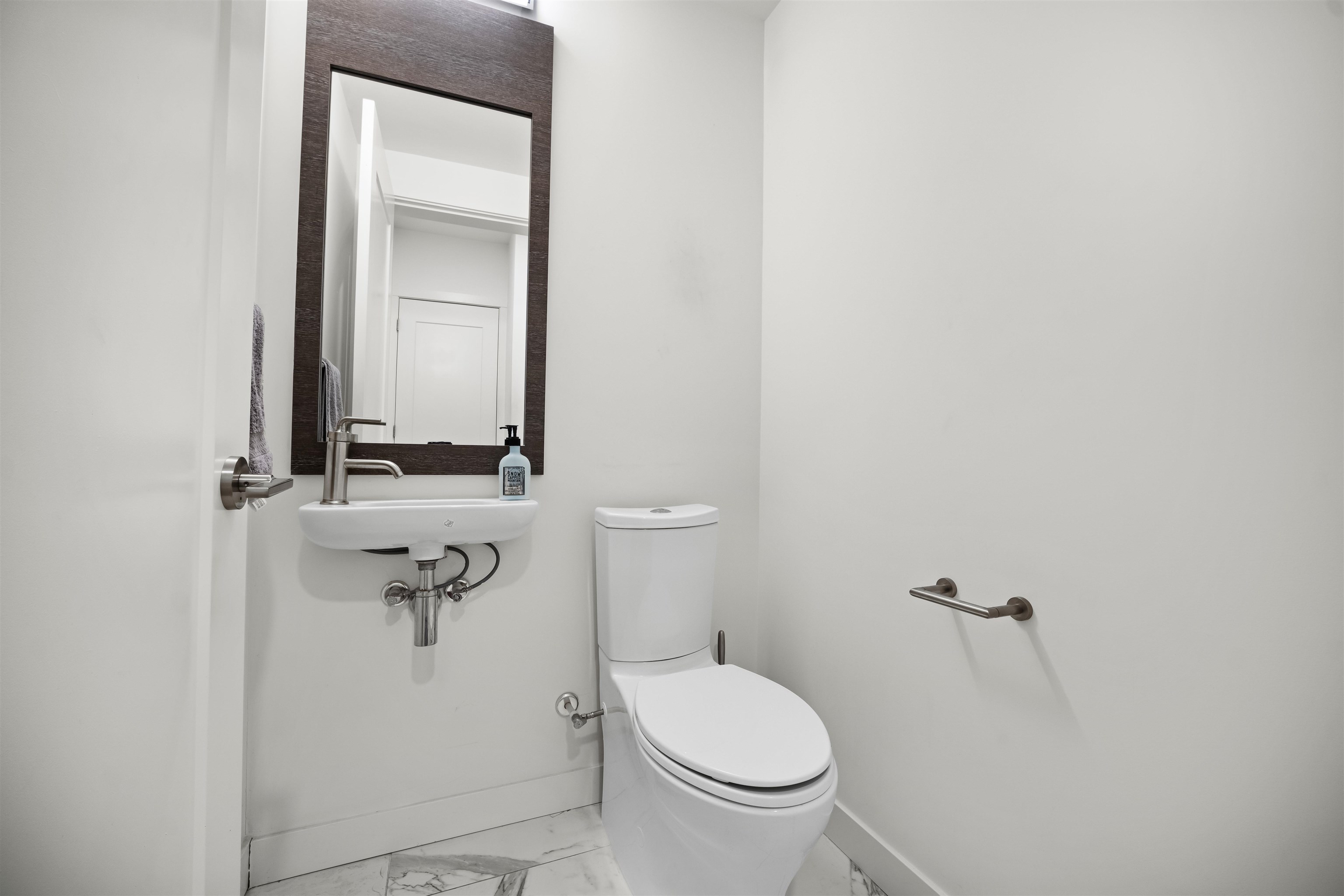 105 33540 MAYFAIR AVENUE Unit: 105