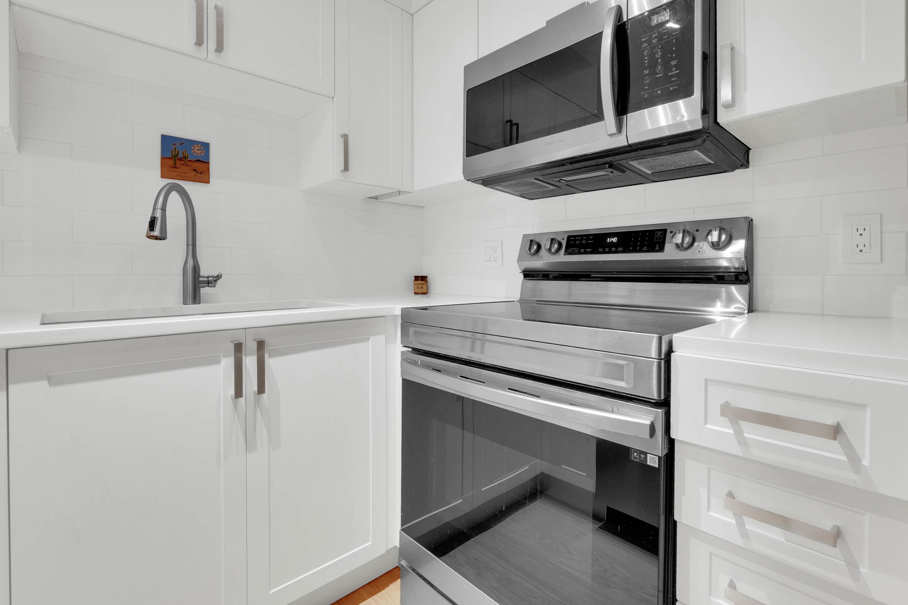 801 488 HELMCKEN STREET Unit: 801