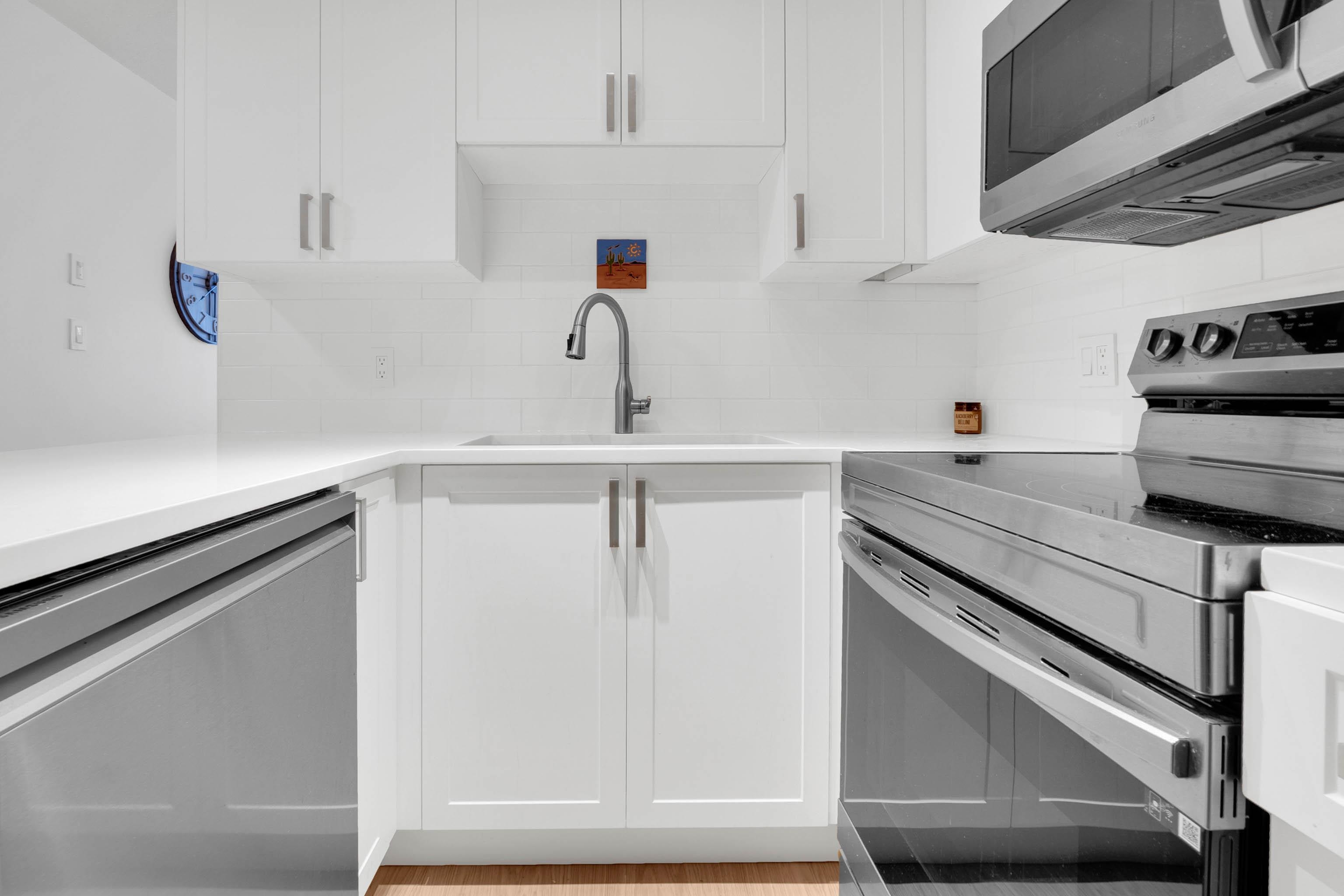801 488 HELMCKEN STREET Unit: 801