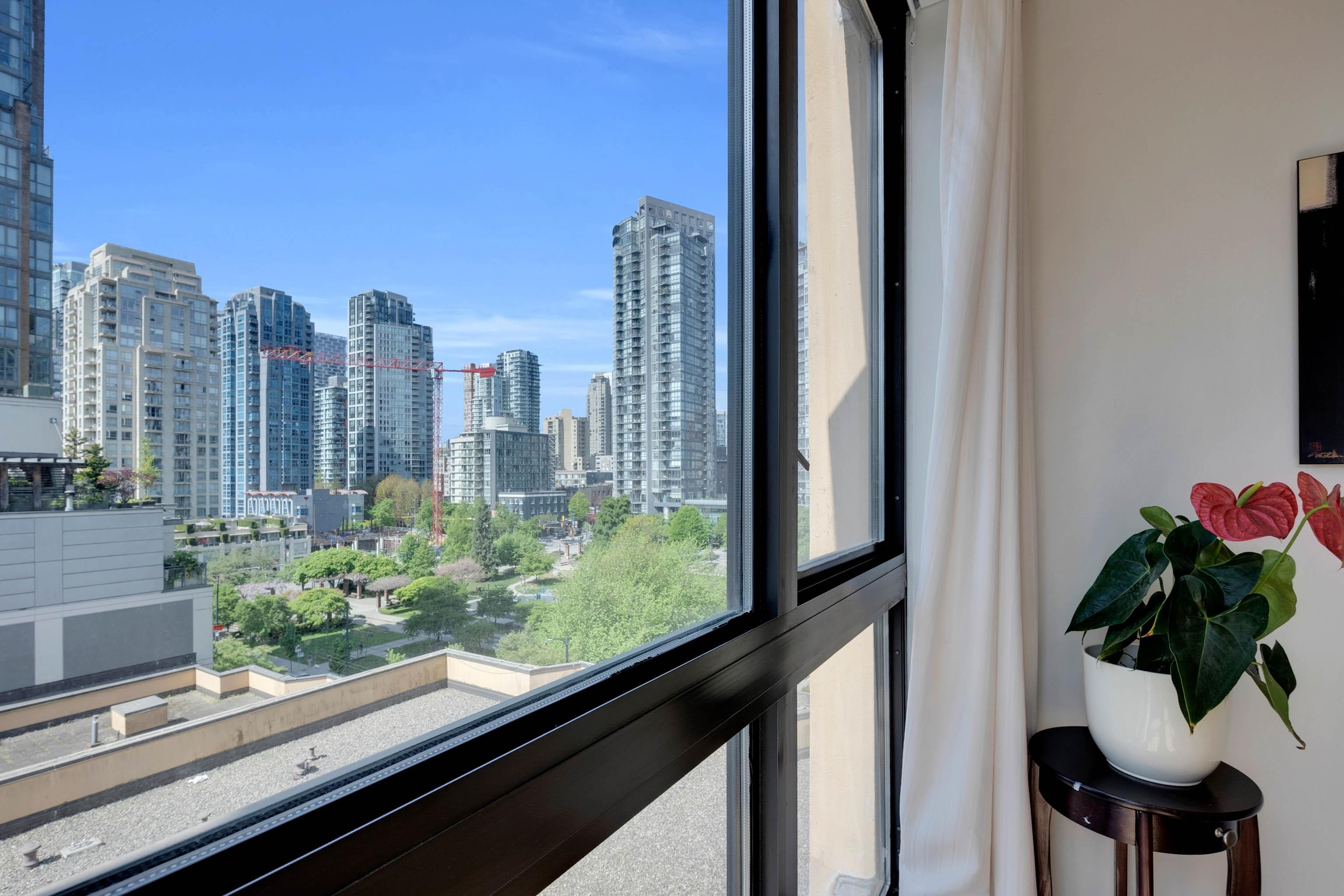 801 488 HELMCKEN STREET Unit: 801