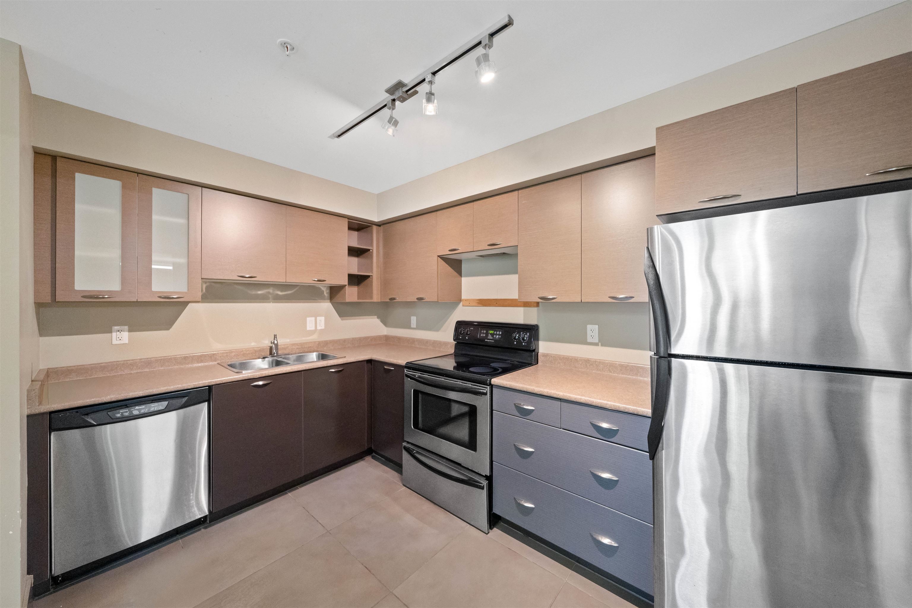 327 2233 MCKENZIE ROAD Unit: 327