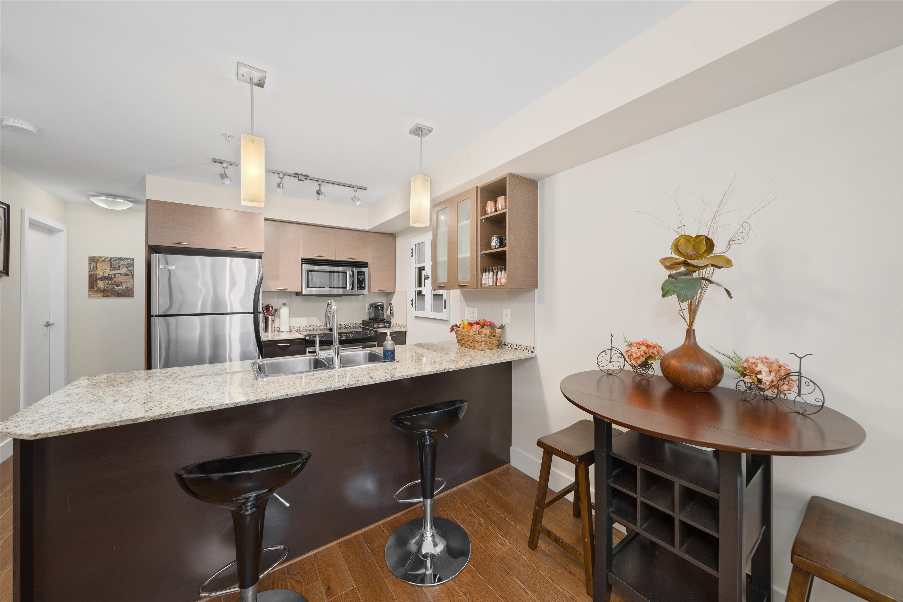 327 2233 MCKENZIE ROAD Unit: 327