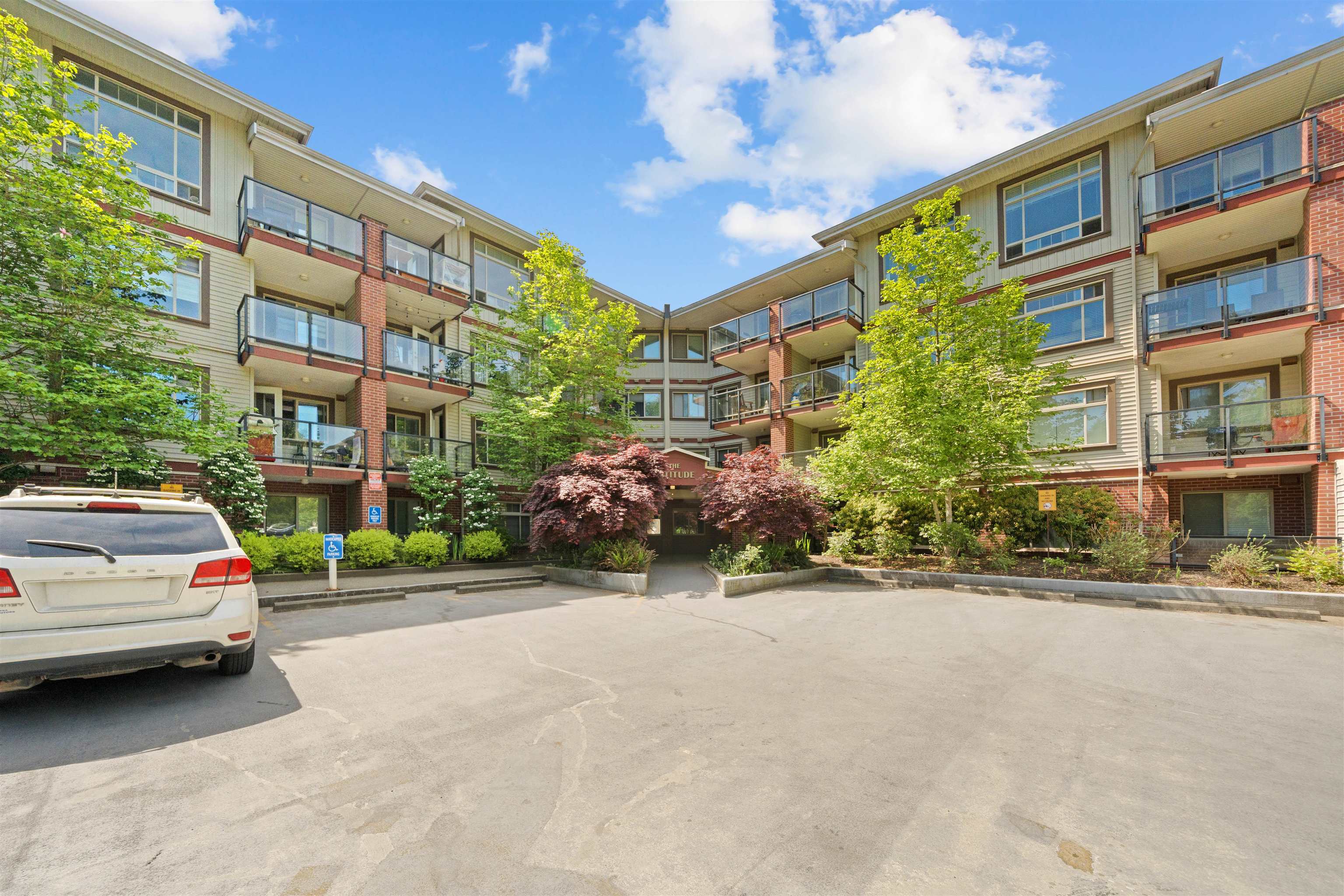 327 2233 MCKENZIE ROAD Unit: 327