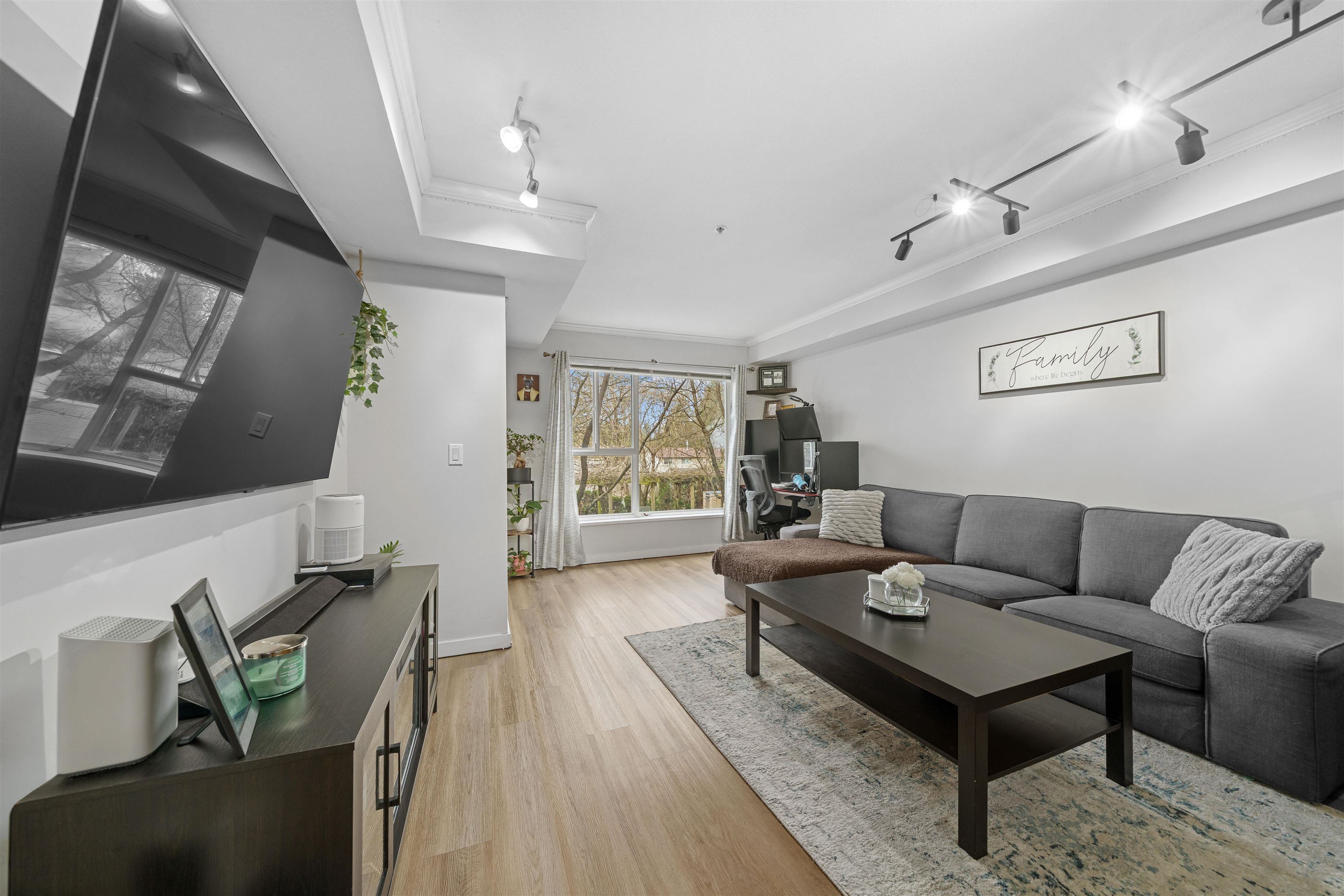 213 22255 122 AVENUE Unit: 213