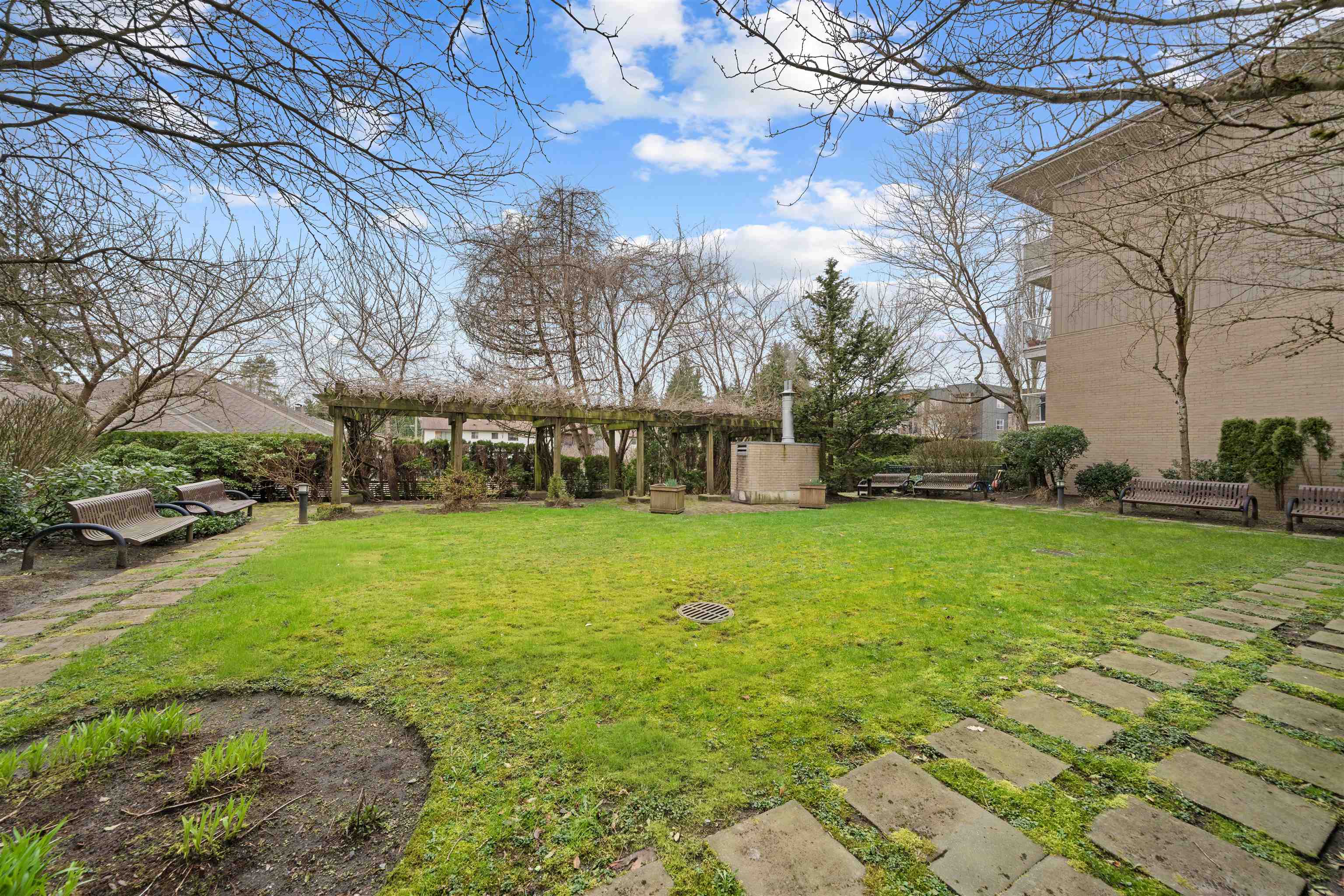 213 22255 122 AVENUE Unit: 213