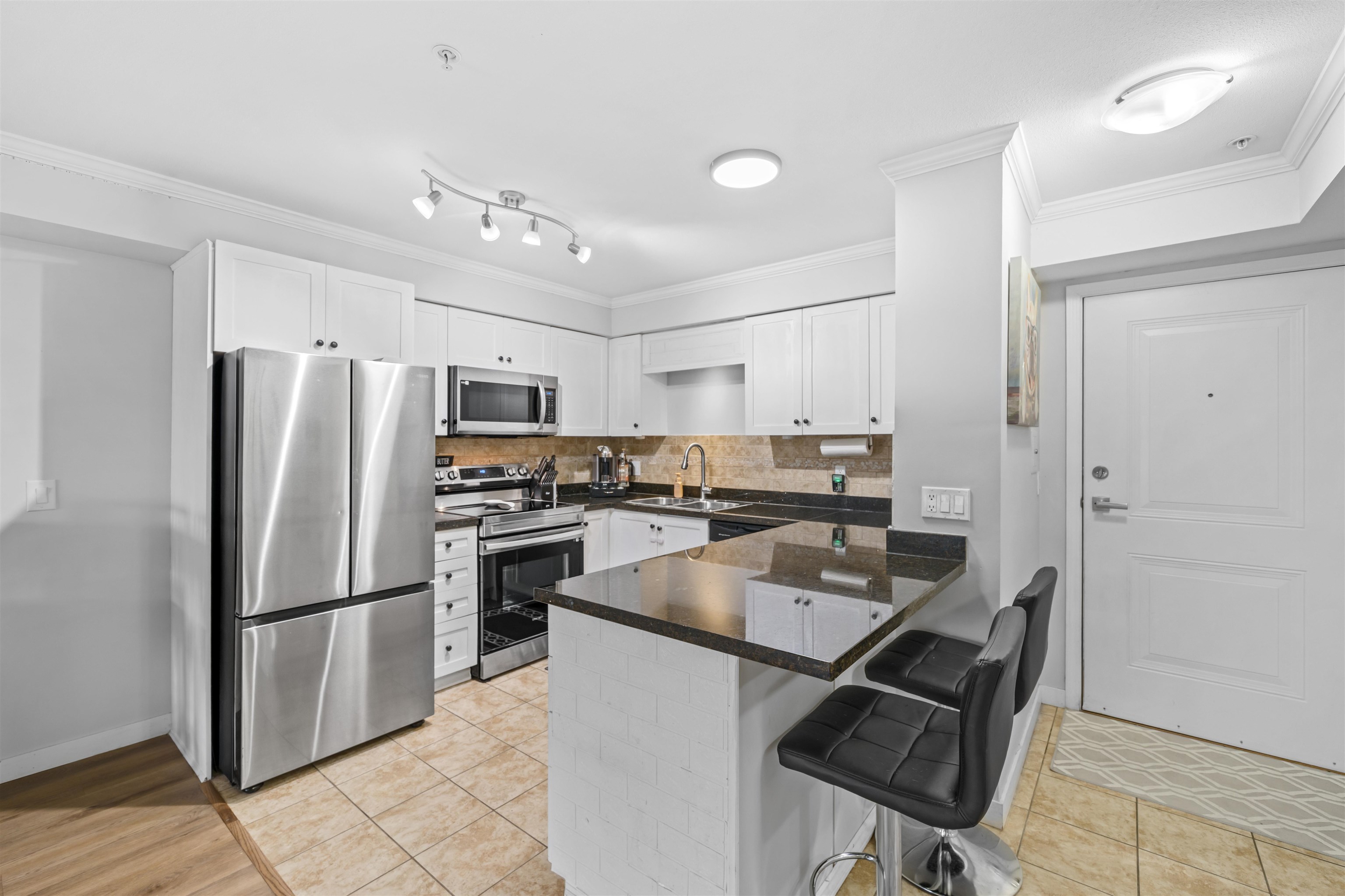 213 22255 122 AVENUE Unit: 213