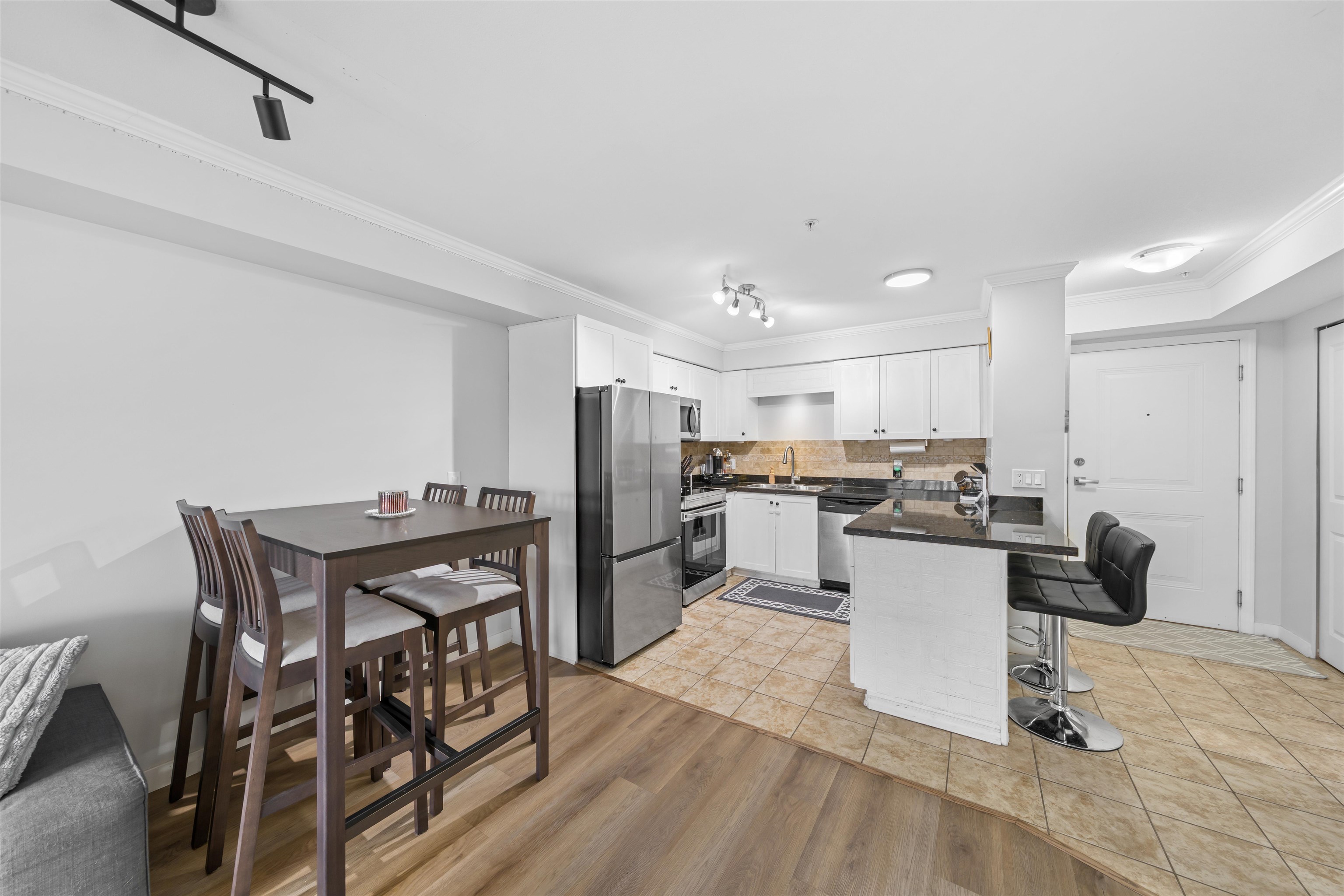 213 22255 122 AVENUE Unit: 213