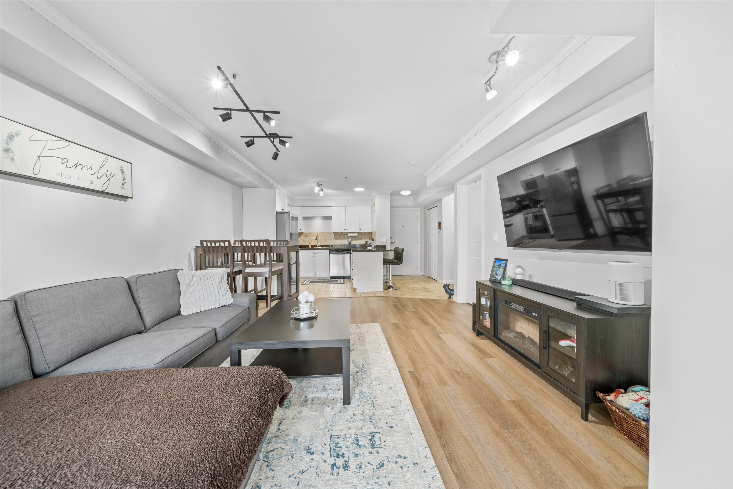213 22255 122 AVENUE Unit: 213