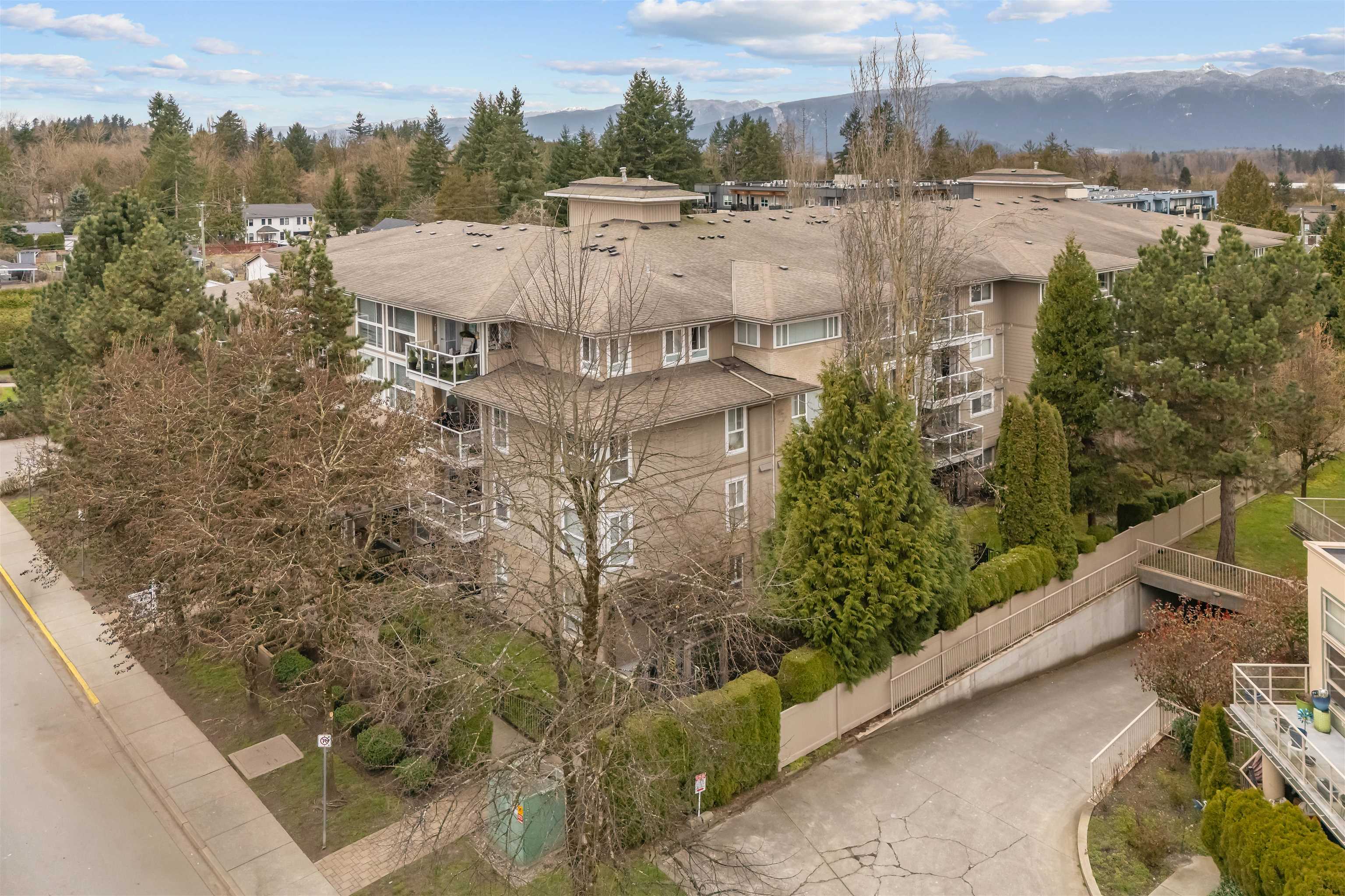 213 22255 122 AVENUE Unit: 213