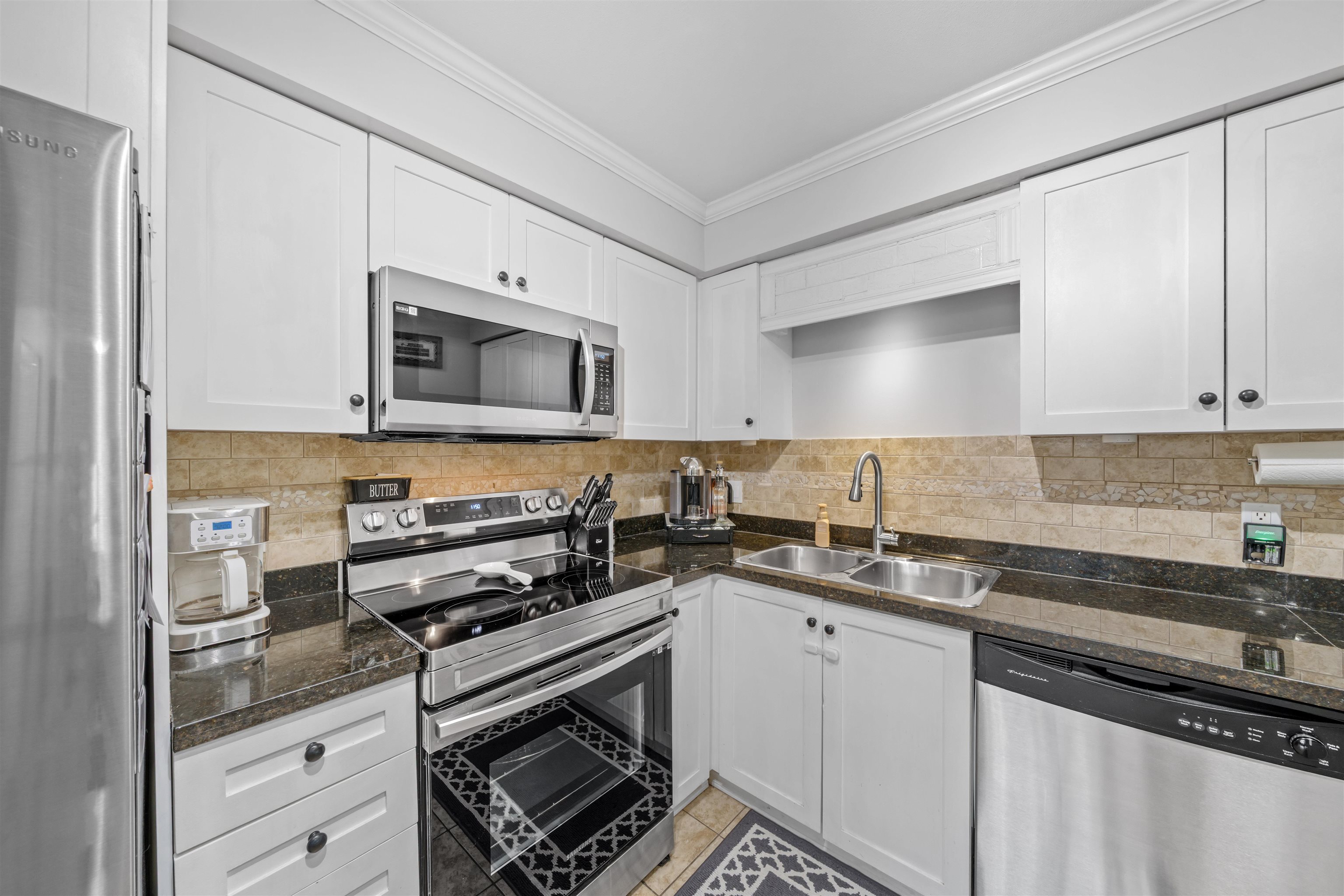 213 22255 122 AVENUE Unit: 213