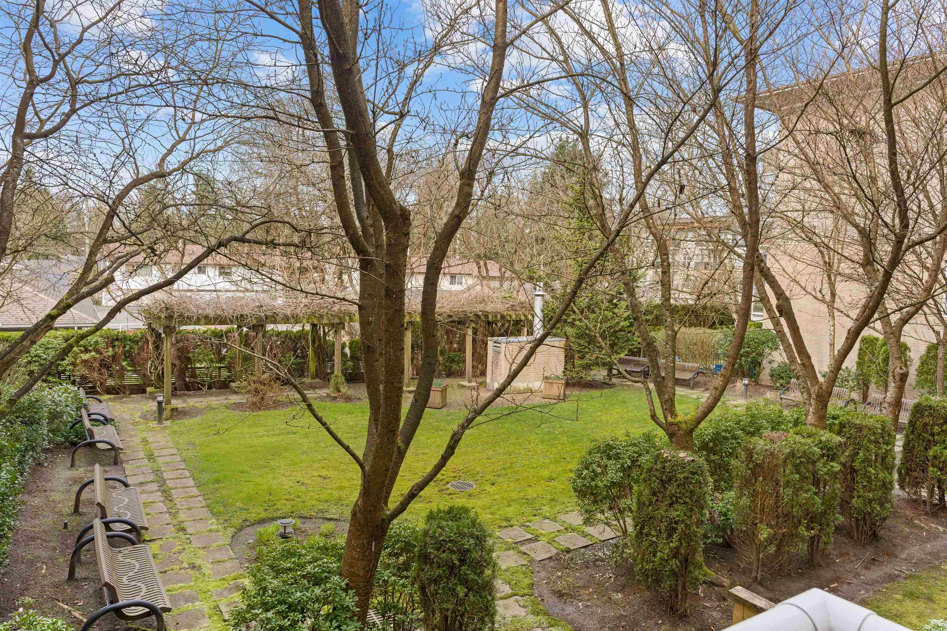 213 22255 122 AVENUE Unit: 213