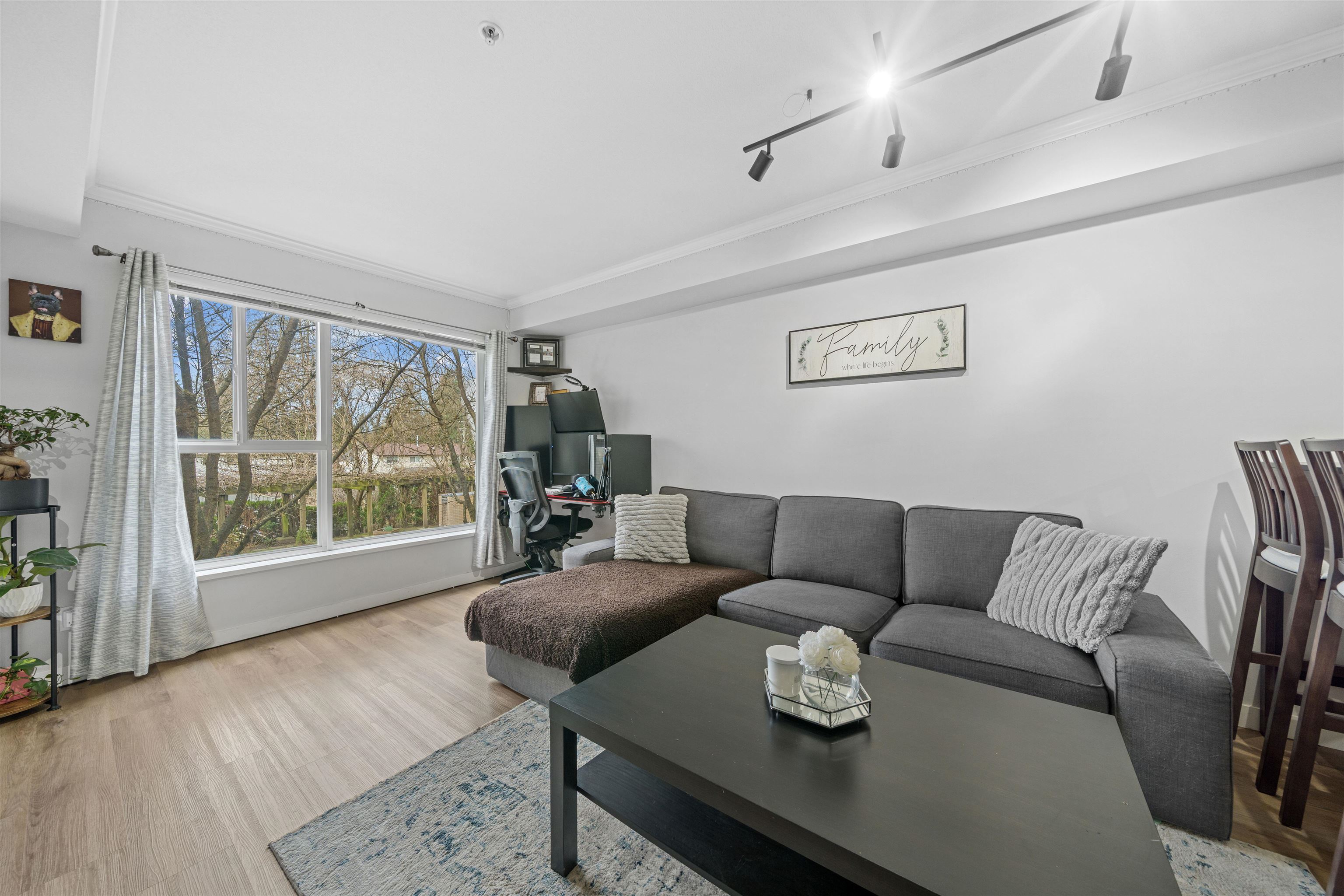 213 22255 122 AVENUE Unit: 213