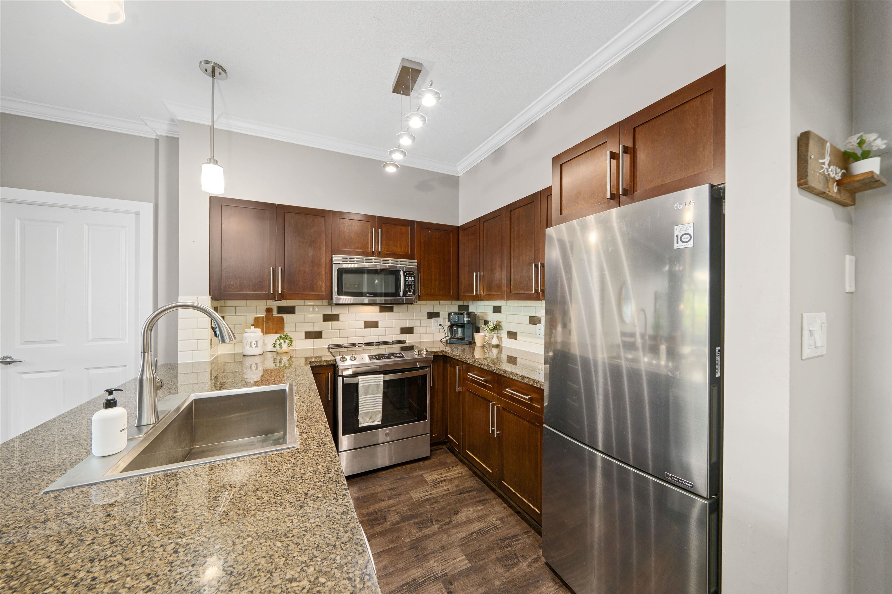 116 2353 MARPOLE AVENUE Unit: 116
