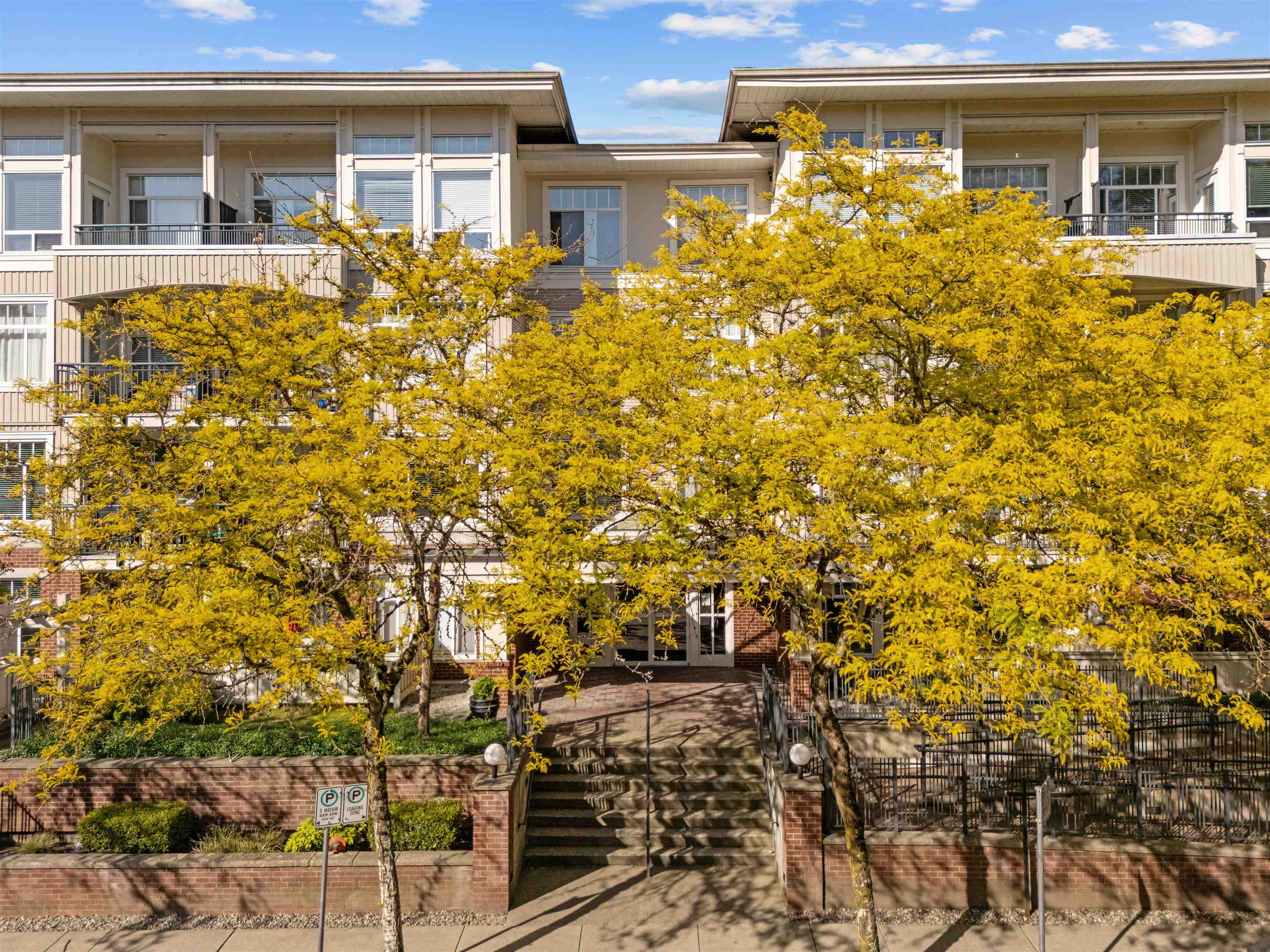 116 2353 MARPOLE AVENUE Unit: 116