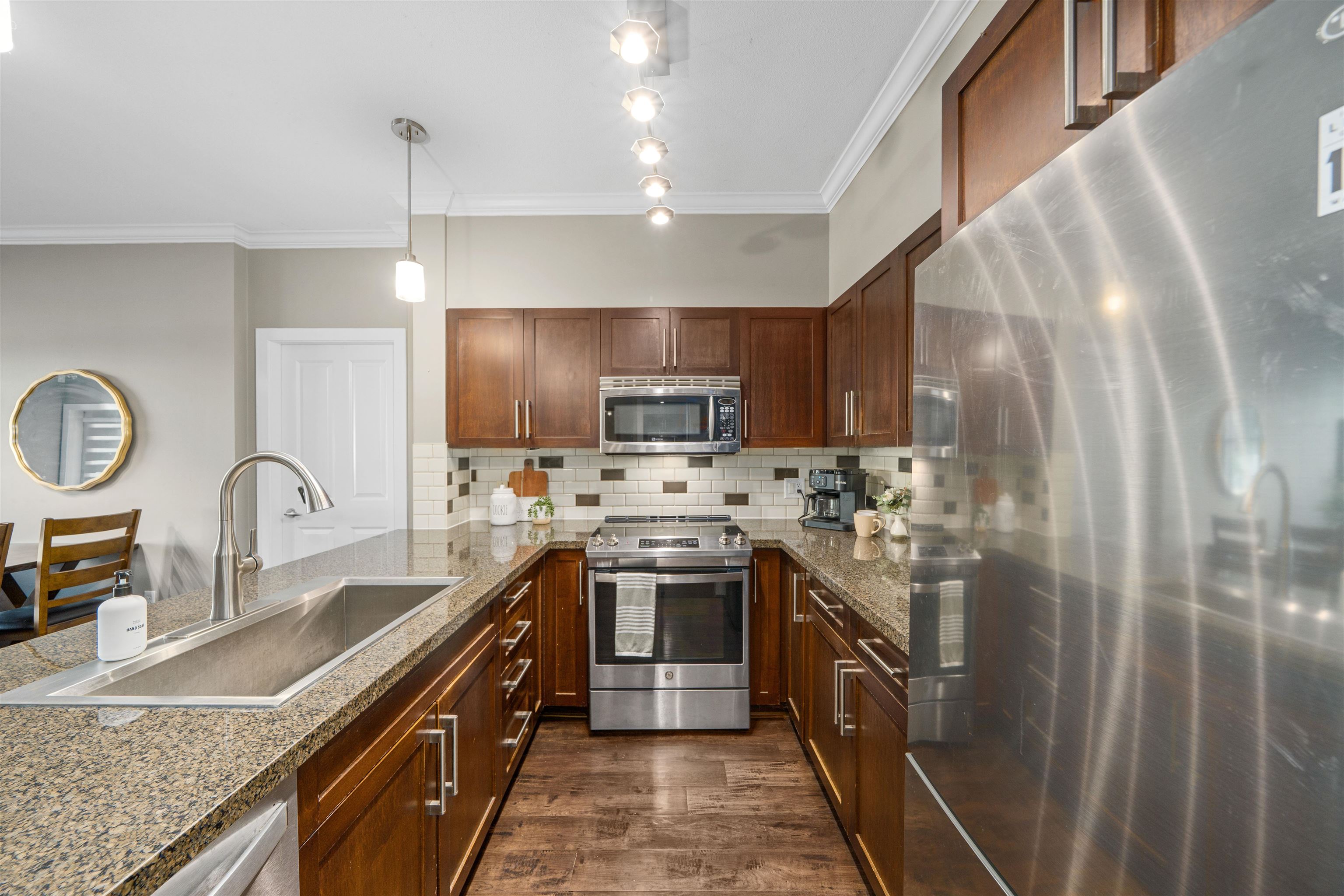116 2353 MARPOLE AVENUE Unit: 116