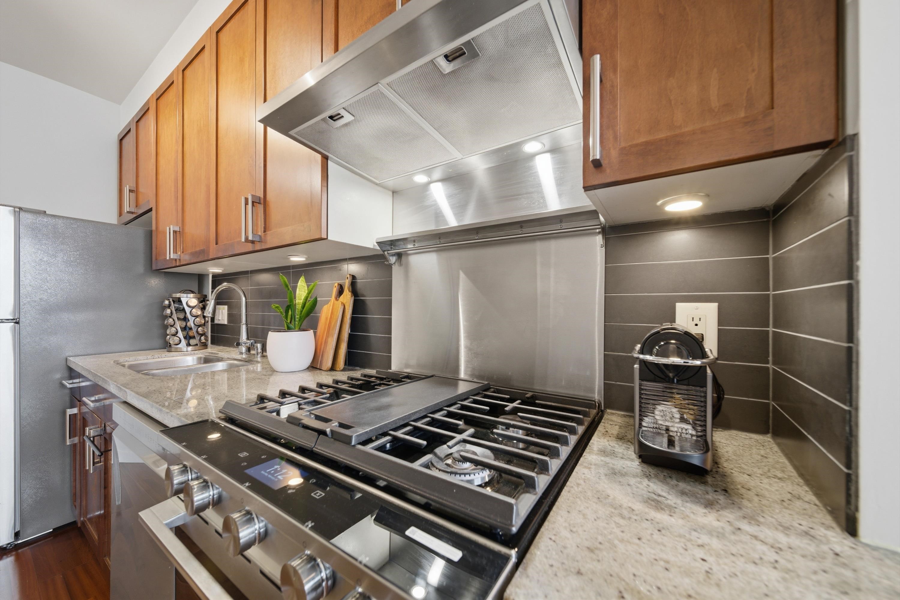 306 2055 YUKON STREET Unit: 306