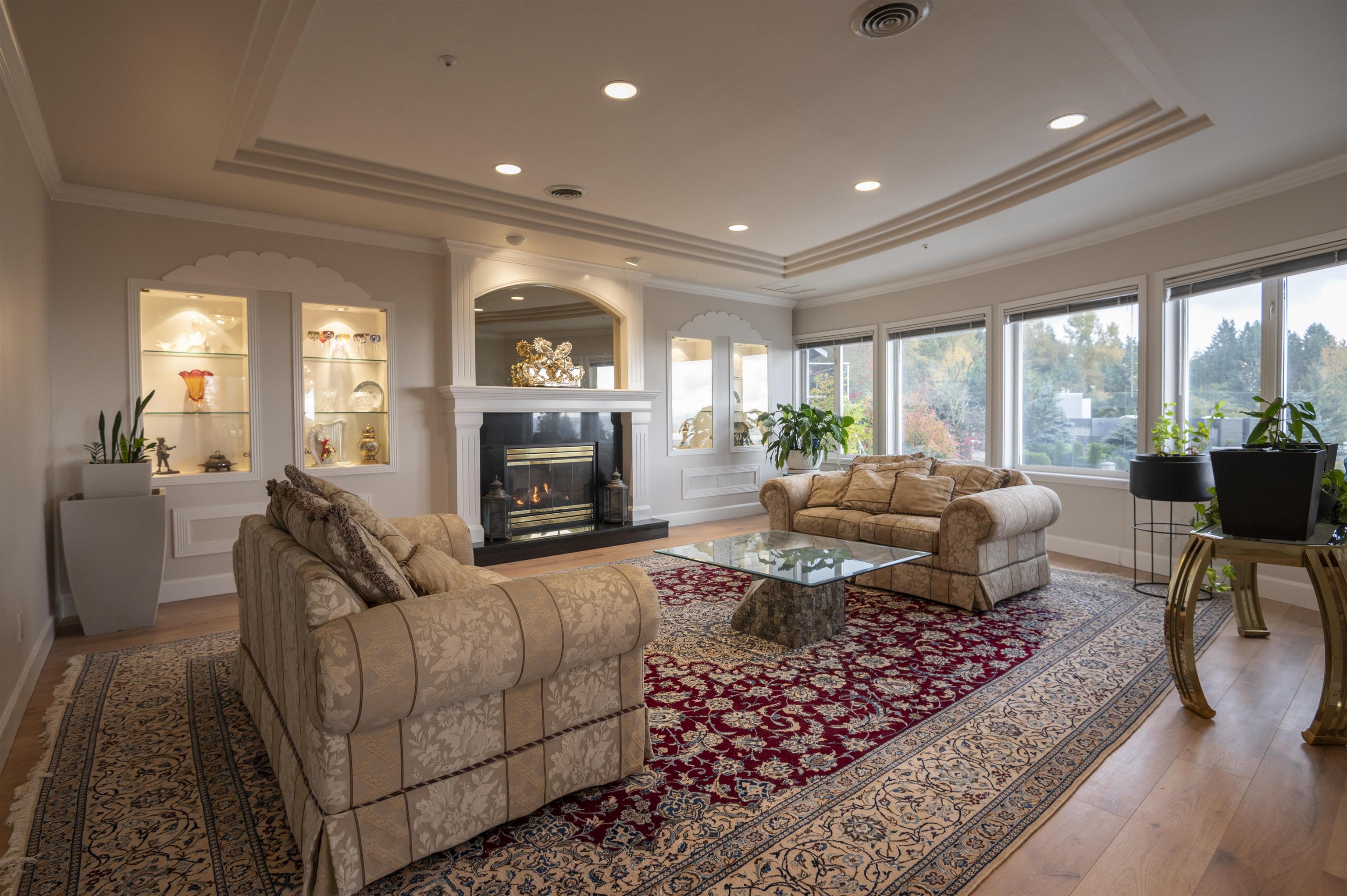 2572 WESTHILL CLOSE