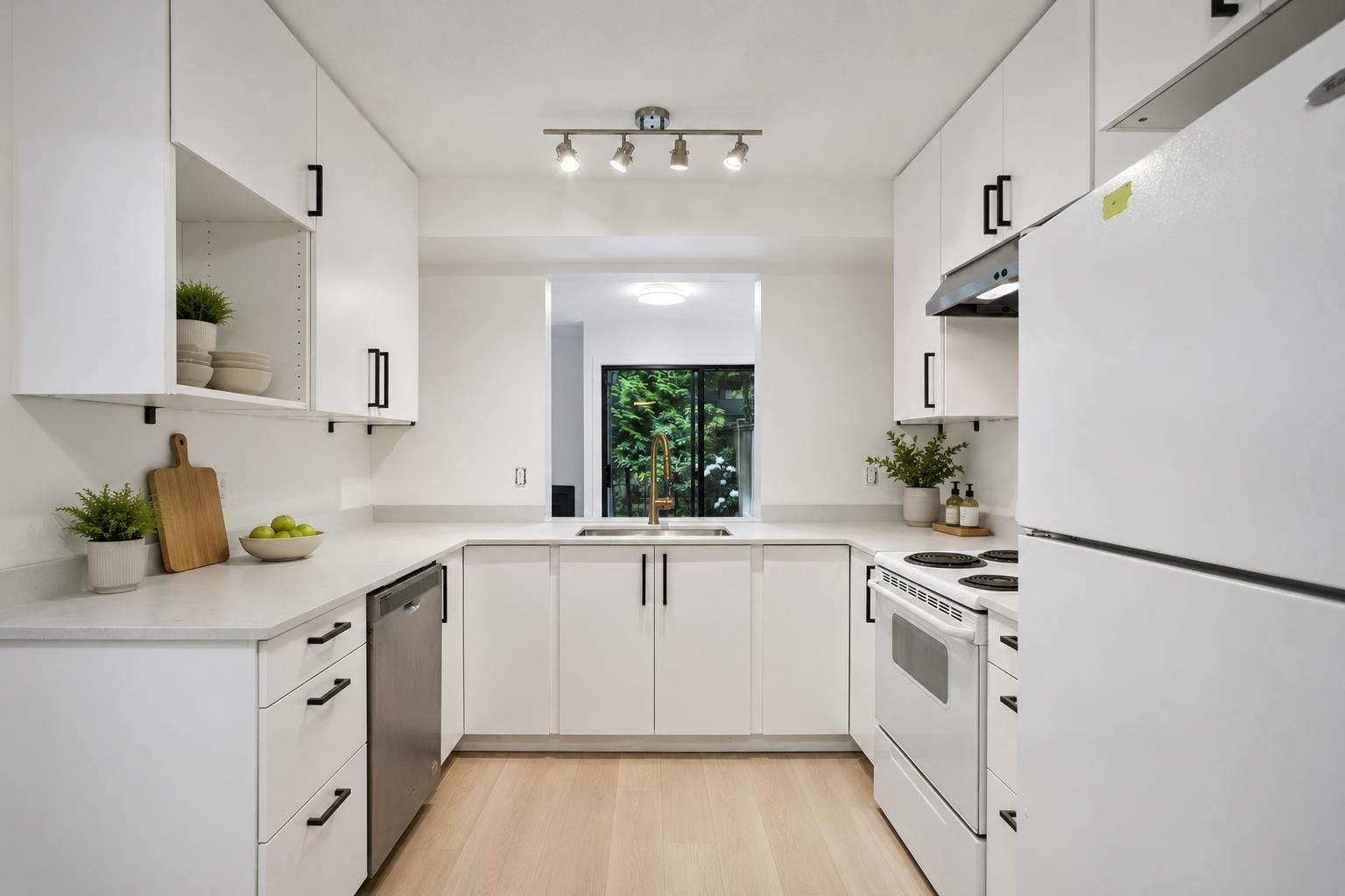 61 3851 BLUNDELL ROAD Unit: 61