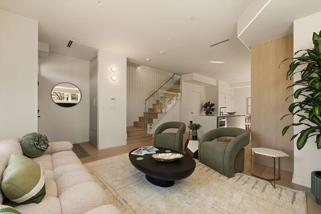 692 W 29TH AVENUE