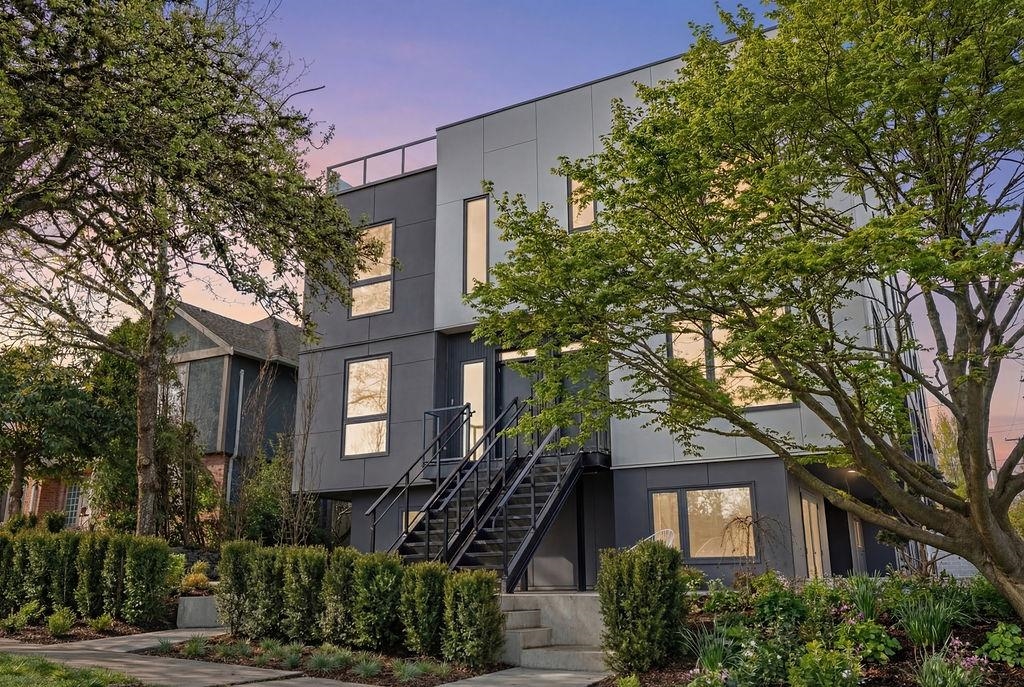 692 W 29TH AVENUE