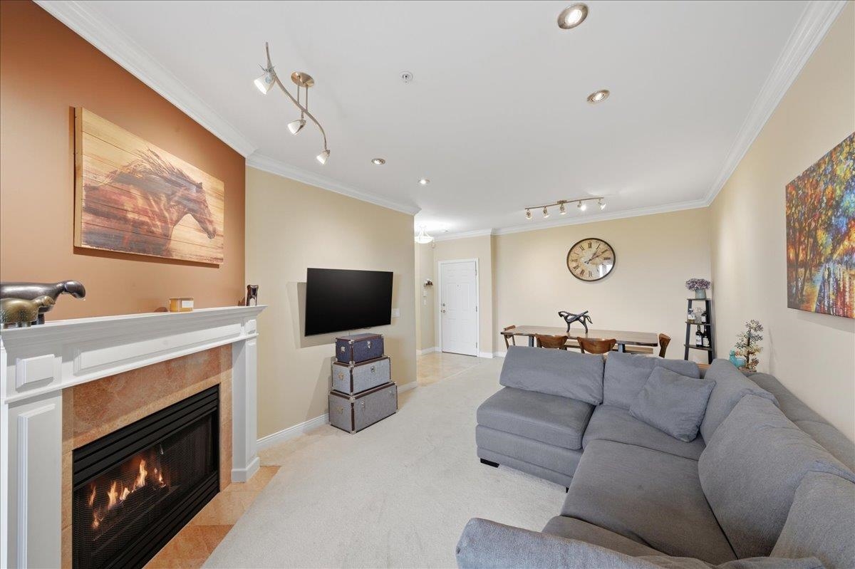 307 5270 OAKMOUNT CRESCENT Unit: 307