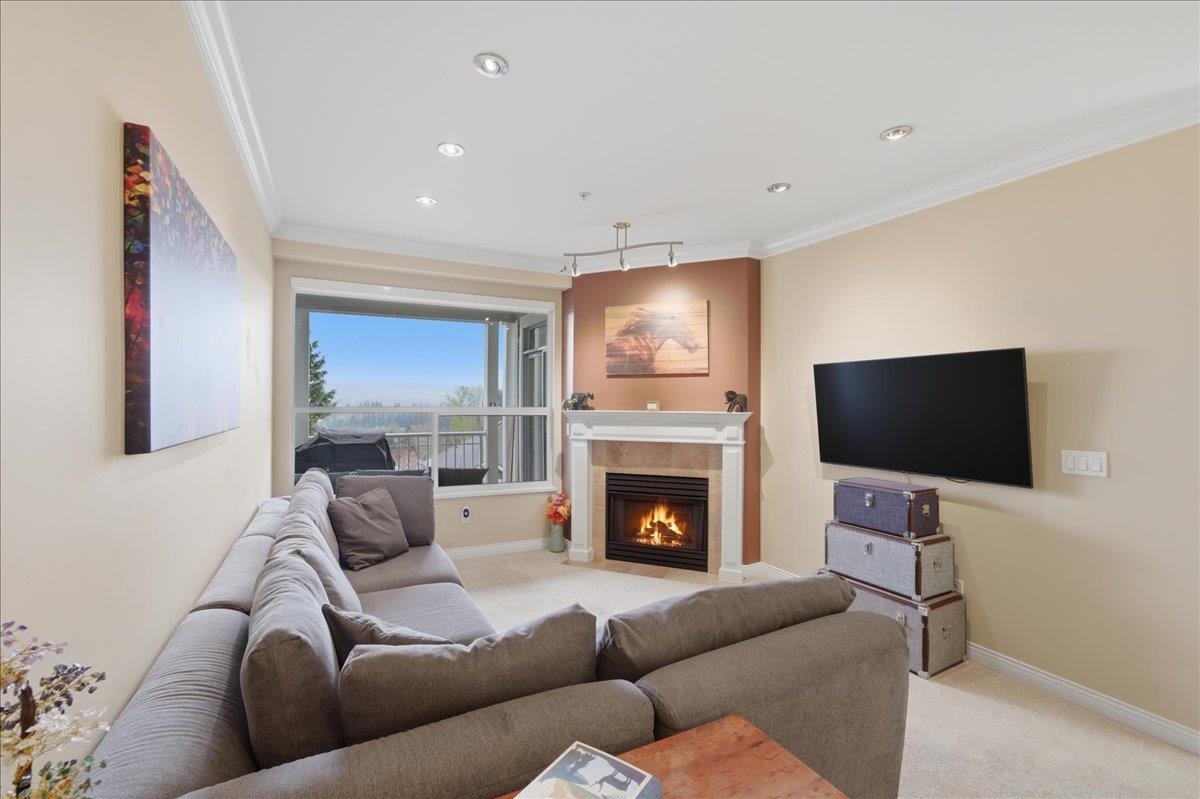 307 5270 OAKMOUNT CRESCENT Unit: 307