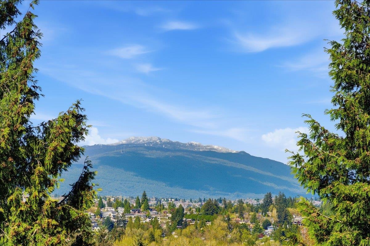 307 5270 OAKMOUNT CRESCENT Unit: 307